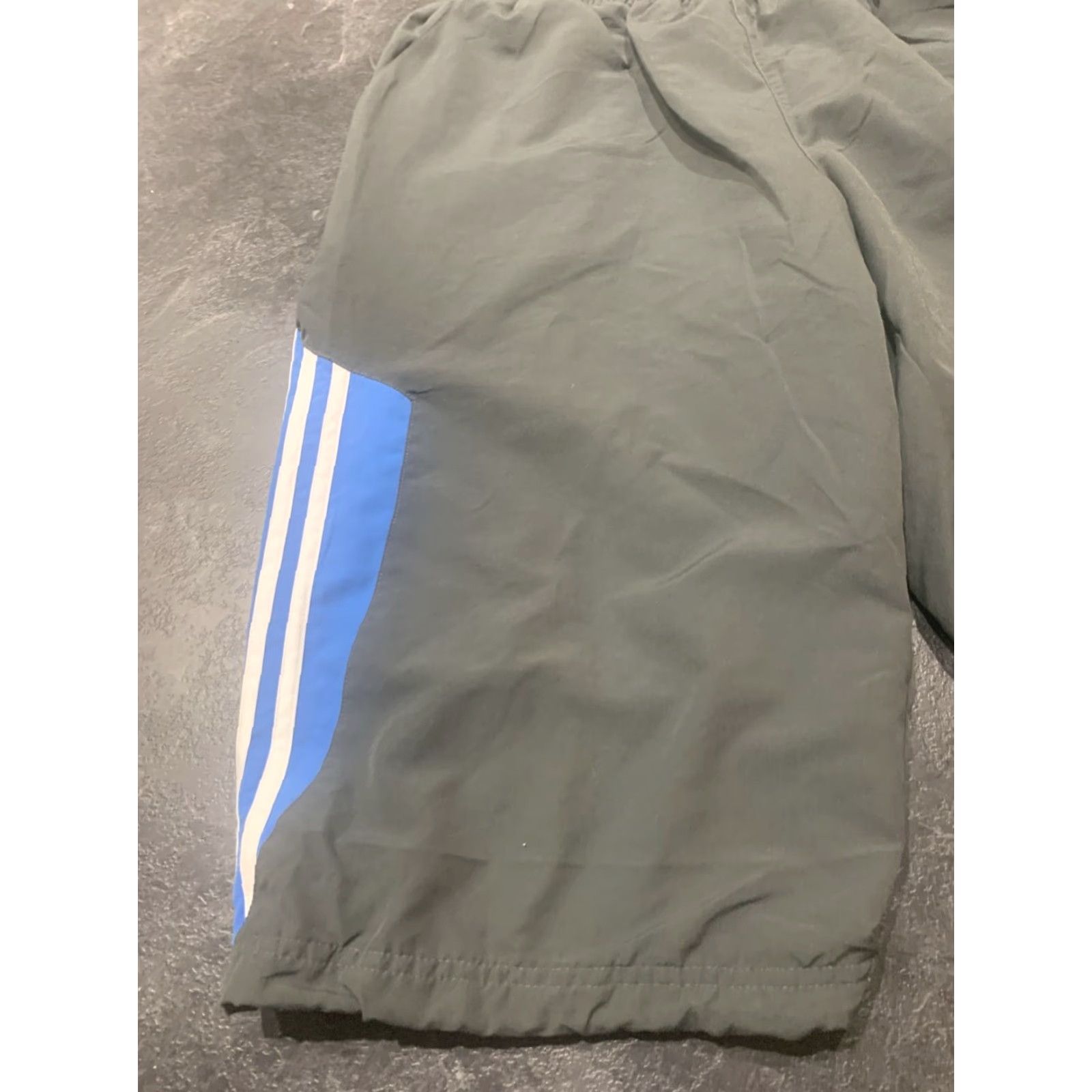 Adidas ADIDAS Windbreaker Shorts Pants Activewear Gray Large Mens Size US 33 - 3 Thumbnail