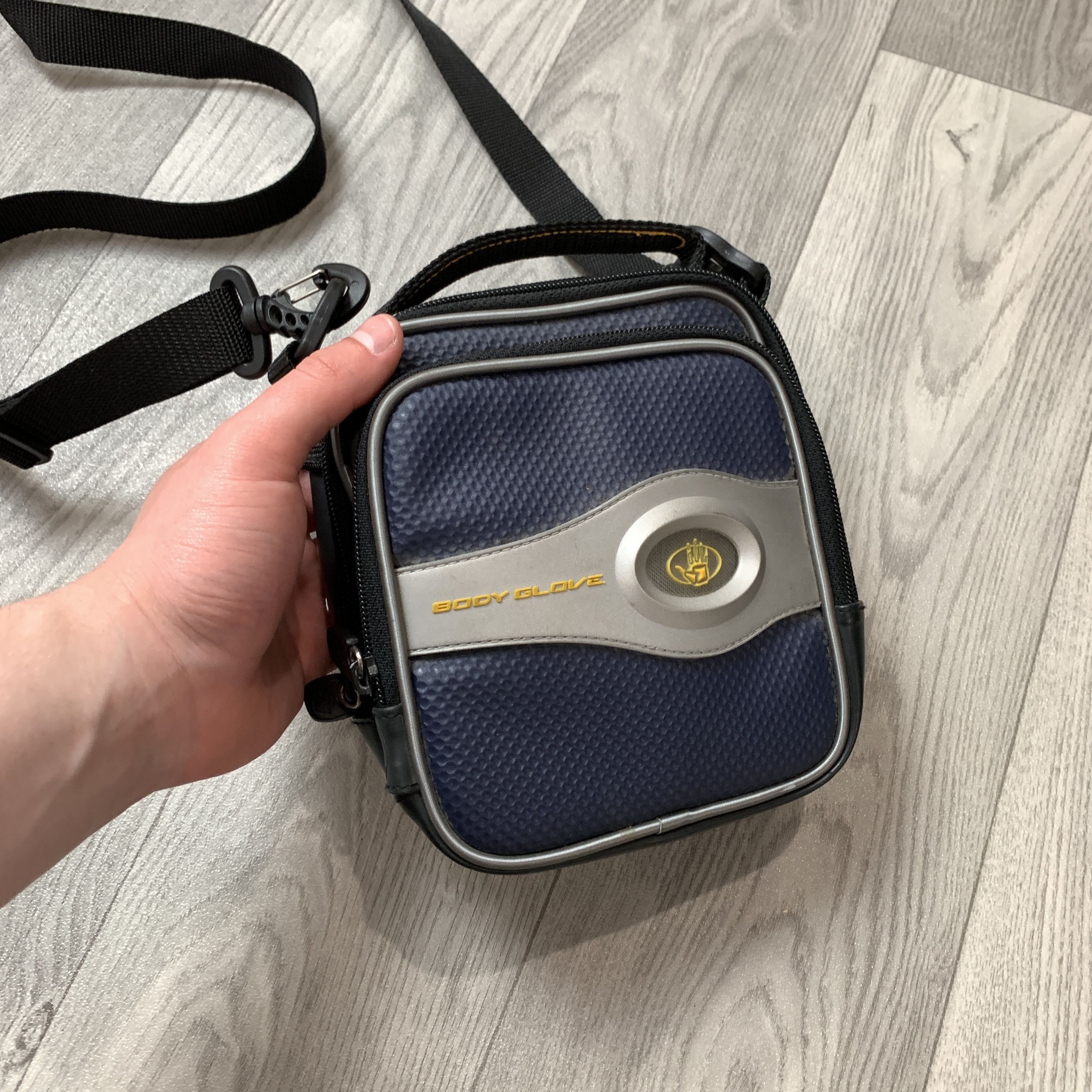 Body Glove Vintage Body Glove 00s Crossbody Gorpcore Shoulder CD Bag Size ONE SIZE - 5 Thumbnail