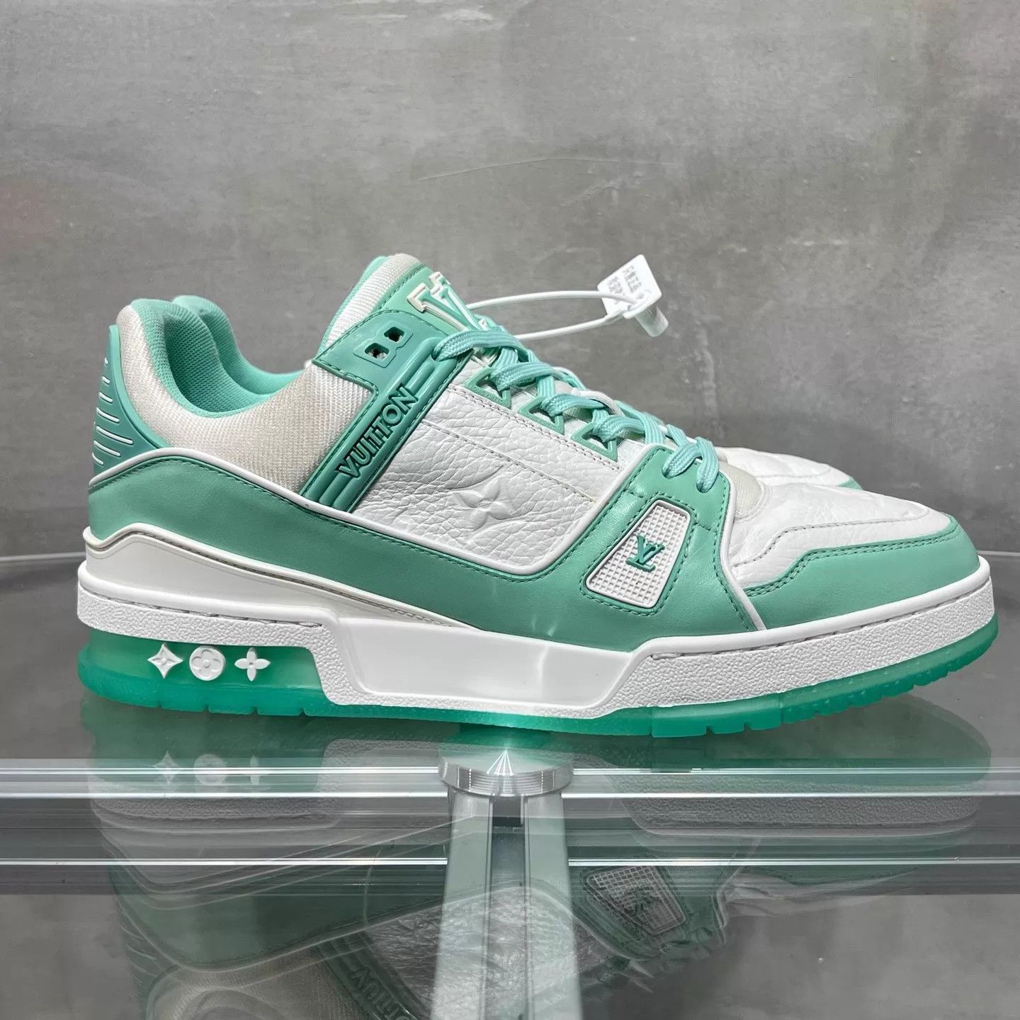 Louis Vuitton Louis Vuitton Trainer Mint Green UK7.5 (41.5) Size US 8.5 / EU 41-42 - 4 Thumbnail