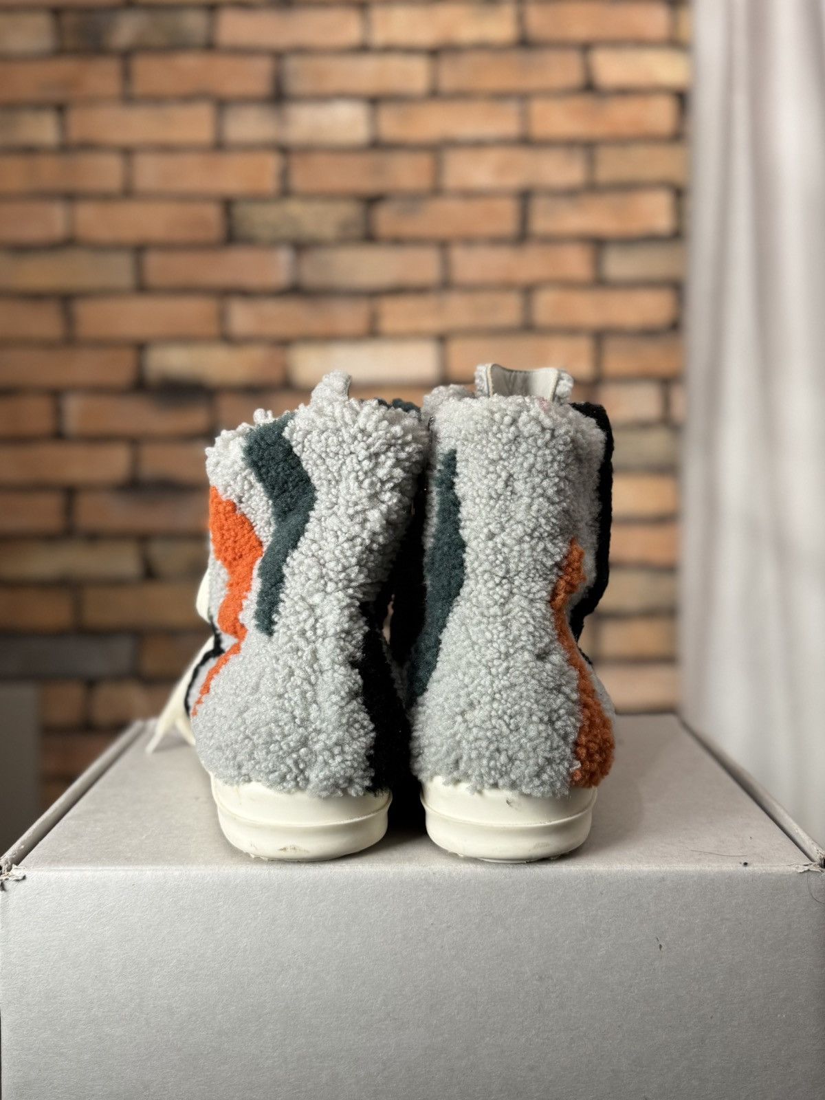 Rick Owens MAINLINE PEARL / MILK SHEARLING STROBE 43 10US GRAY Size US 10 / EU 43 - 3 Thumbnail