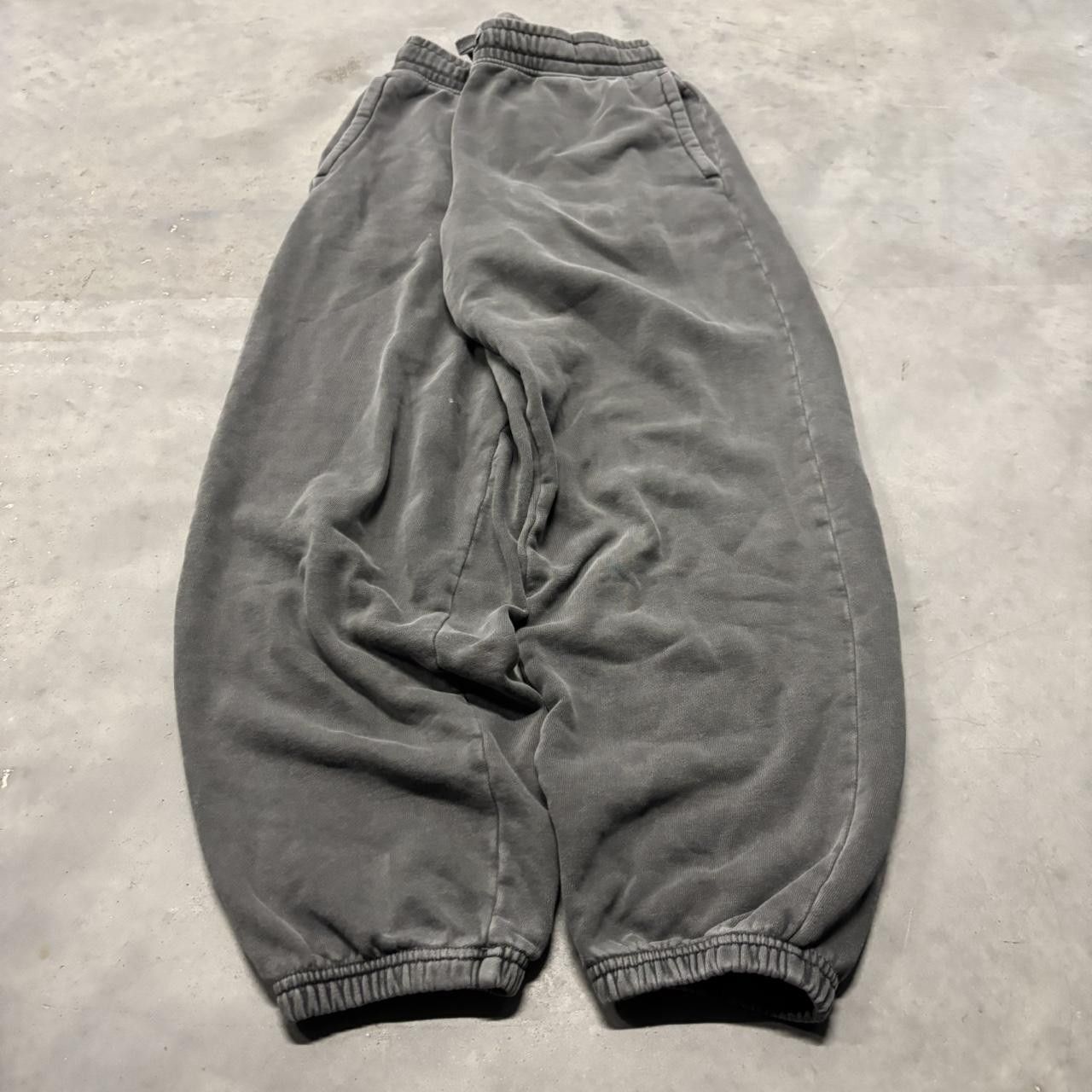 Japanese Brand × Vintage Vintage Y2K/2000s Faded Grey Wash Essential Sweatpants! Size US 30 / EU 46 - 3 Thumbnail