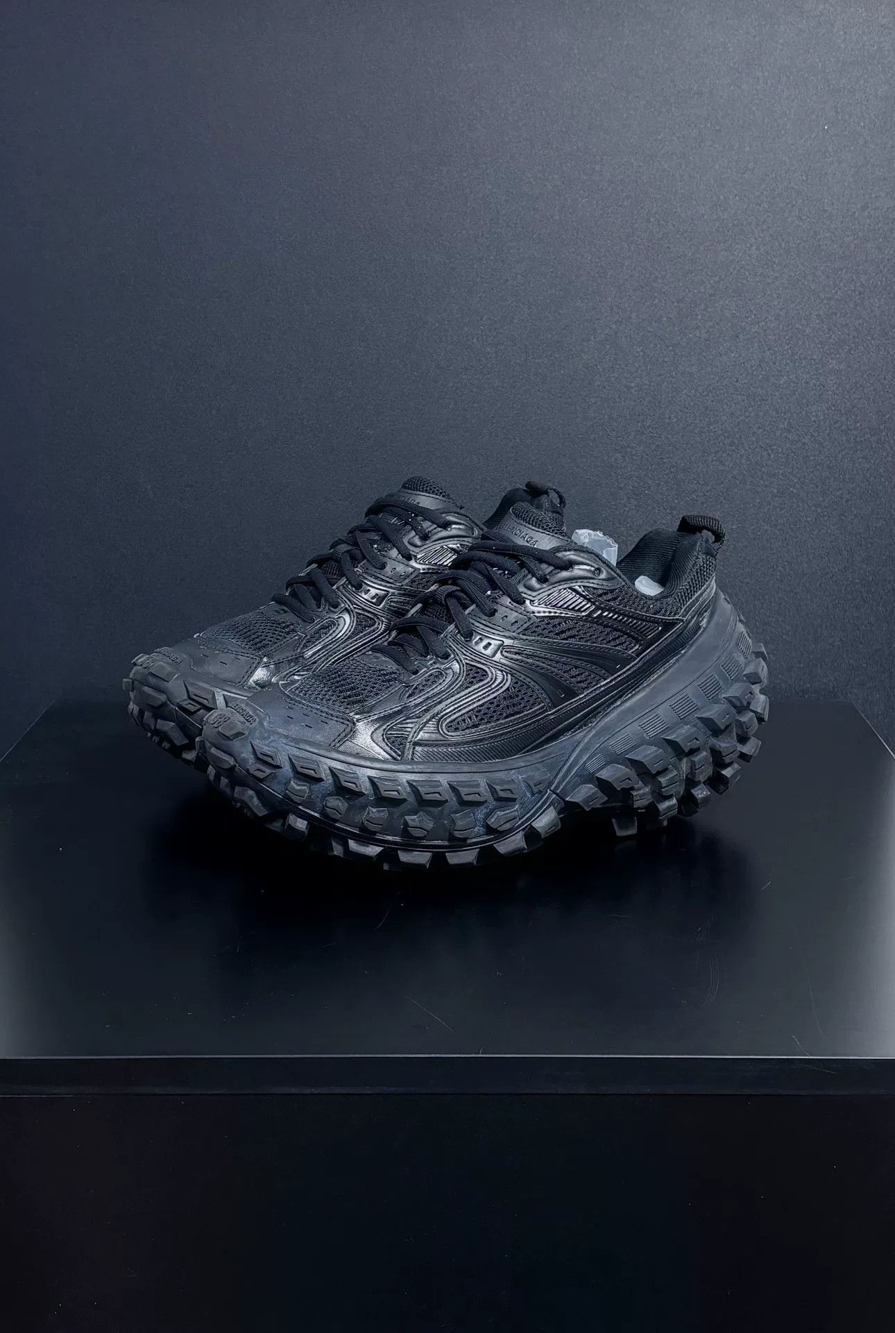 Balenciaga Balenciaga Black Lowtop Sneakers us_7-5 Women Size US 7.5 / IT 37.5 - 1 Thumbnail