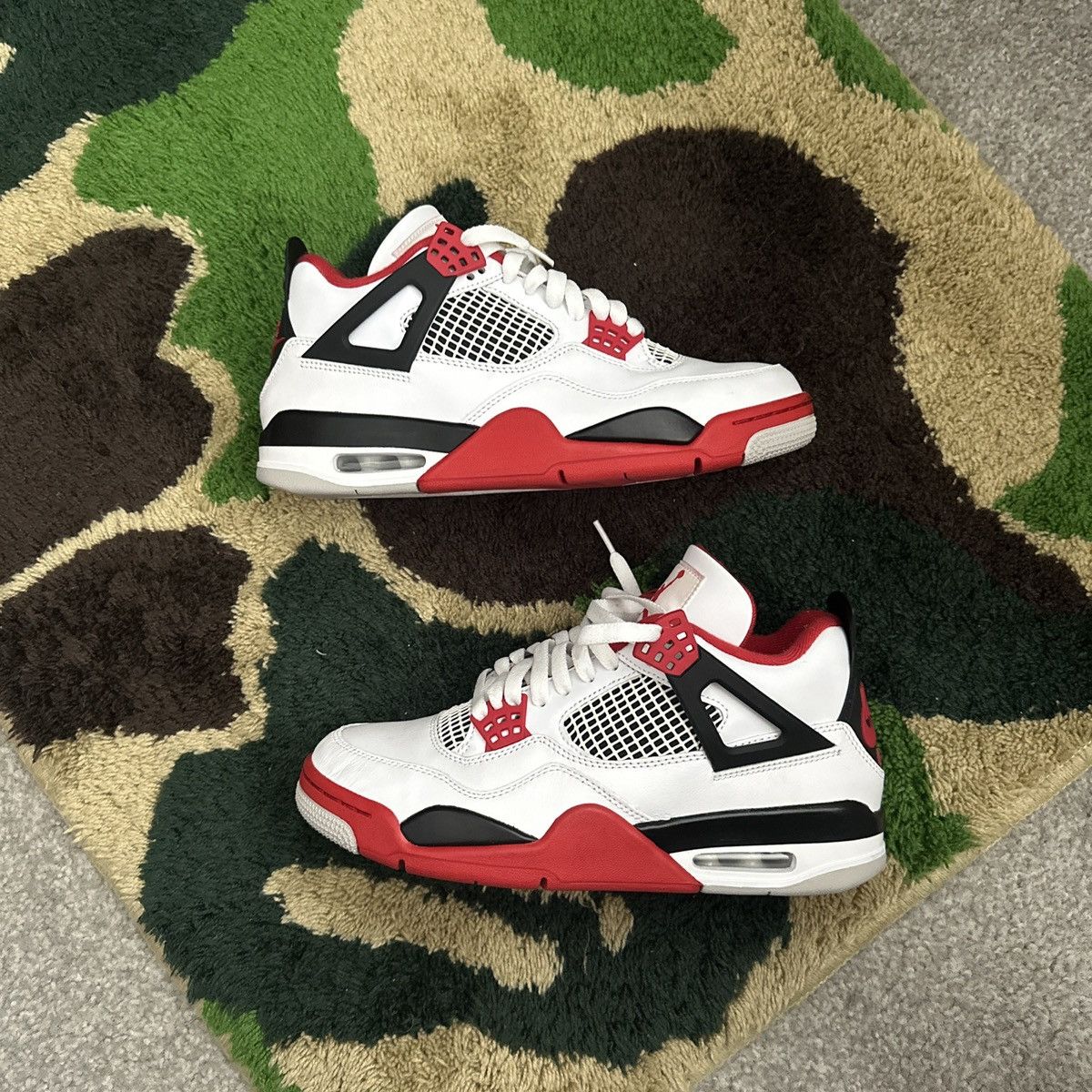 Jordan Brand Jordan Fire Red Fours Size US 8.5 / EU 41-42 - 1 Thumbnail
