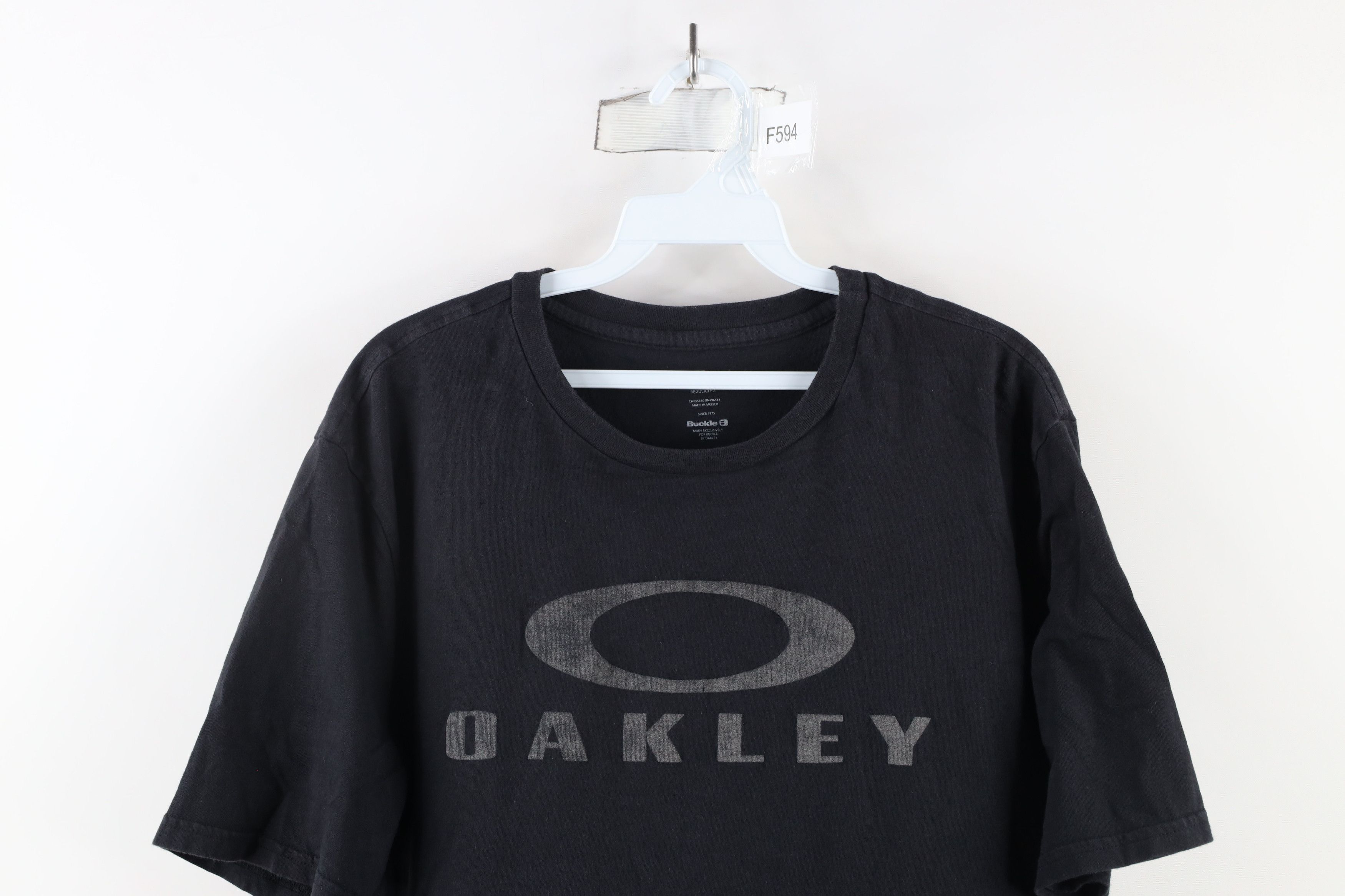 Oakley × Vintage Vintage Oakley Spell Out Big Logo Short Sleeve T-Shirt Black Size US XL / EU 56 / 4 - 2 Thumbnail