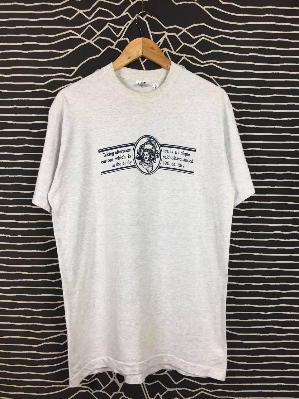 Fruit Of The Loom × Vintage Vtg 90s FOTL Taking Afternoon Tea History Single Stitch Tee Size US L / EU 52-54 / 3 - 2 Thumbnail