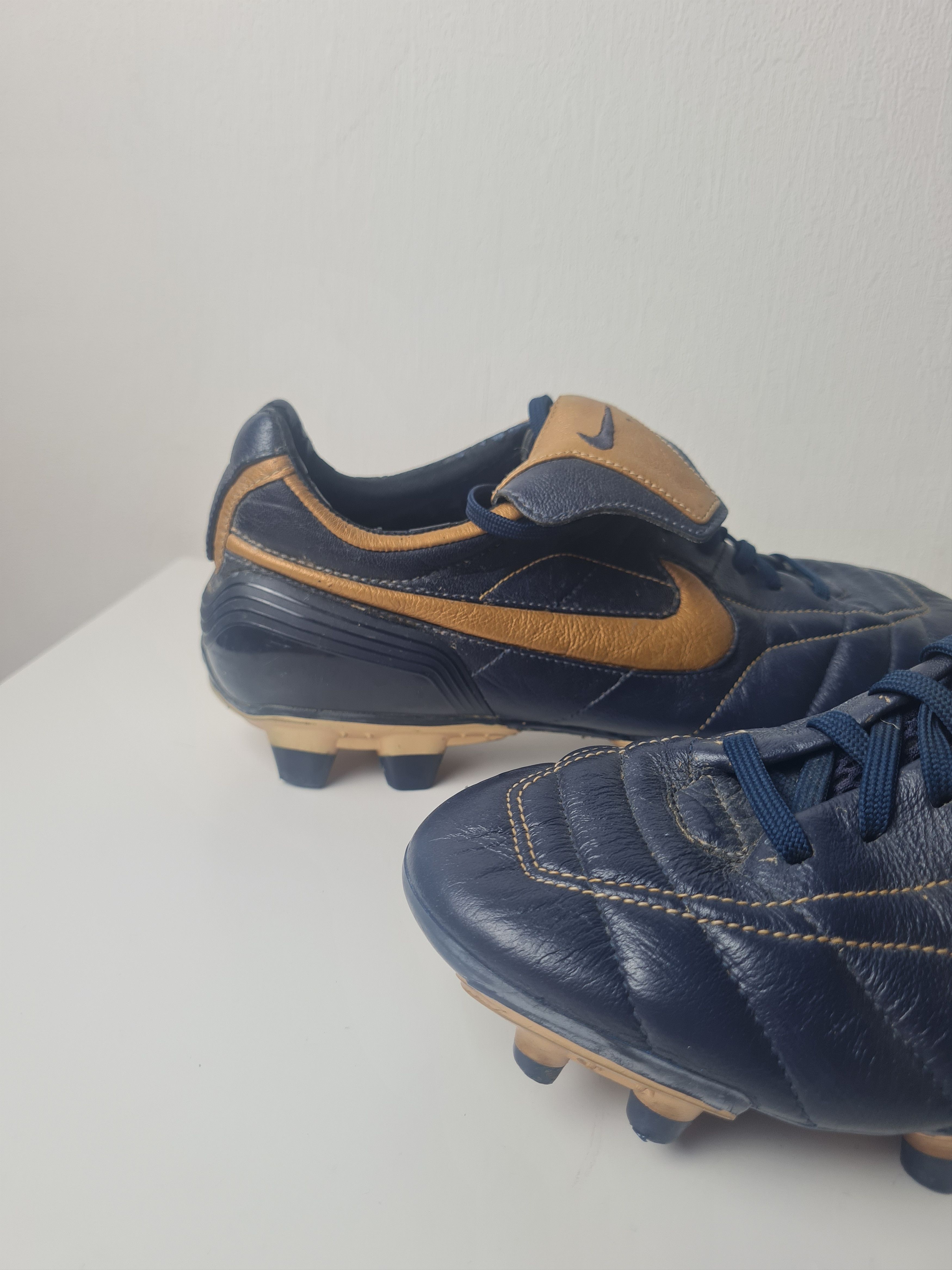 Nike Football Cleats NIKE TIEMPO R10 RONALDINHO Total90 SOCCER Size US 8 / EU 41 - 3 Thumbnail