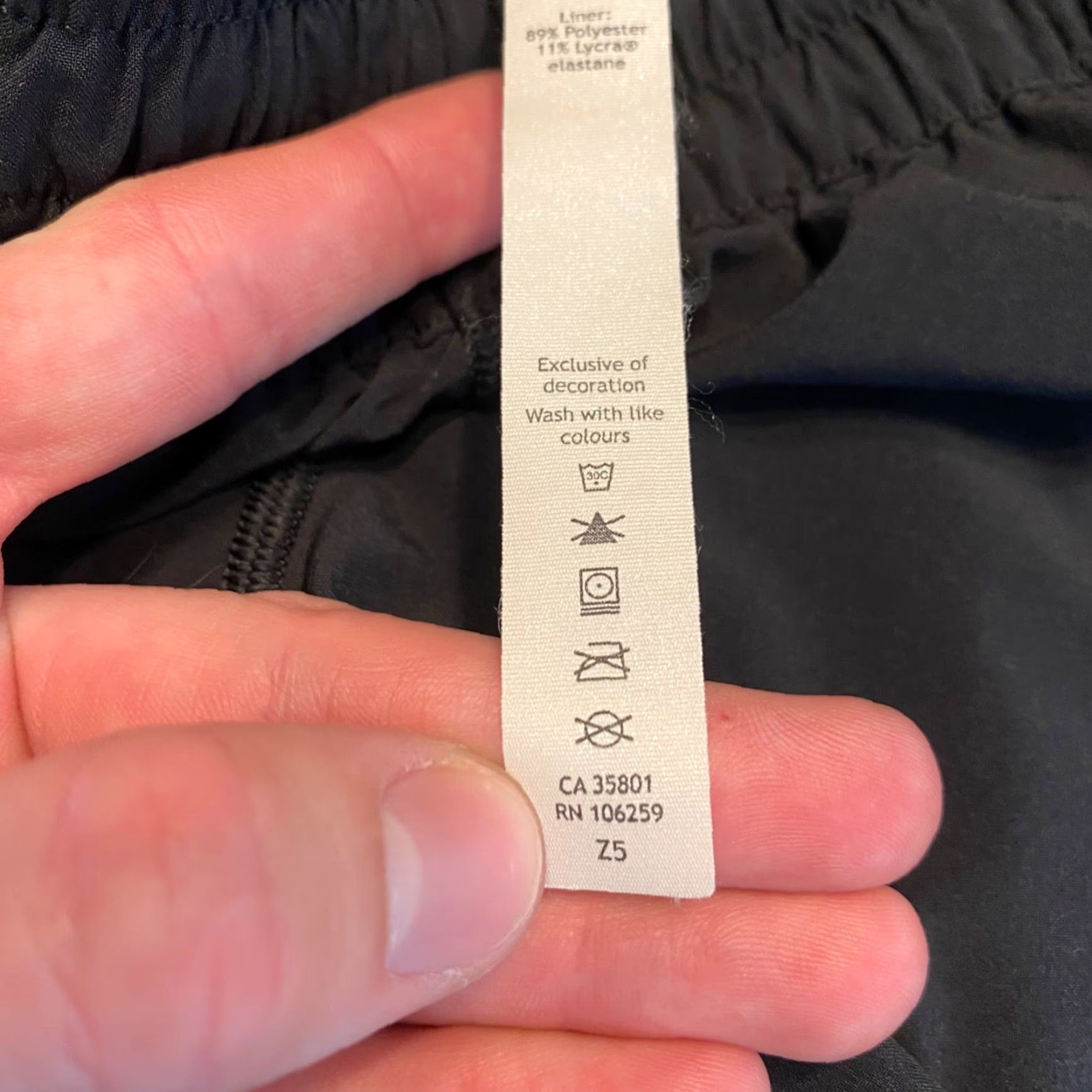 Lululemon Lululemon Shorts Women 4” Black Elastic Waist Band Zip Pocket Tracker Short Lined 6 Size 27" / US 4 / IT 40 - 4 Thumbnail