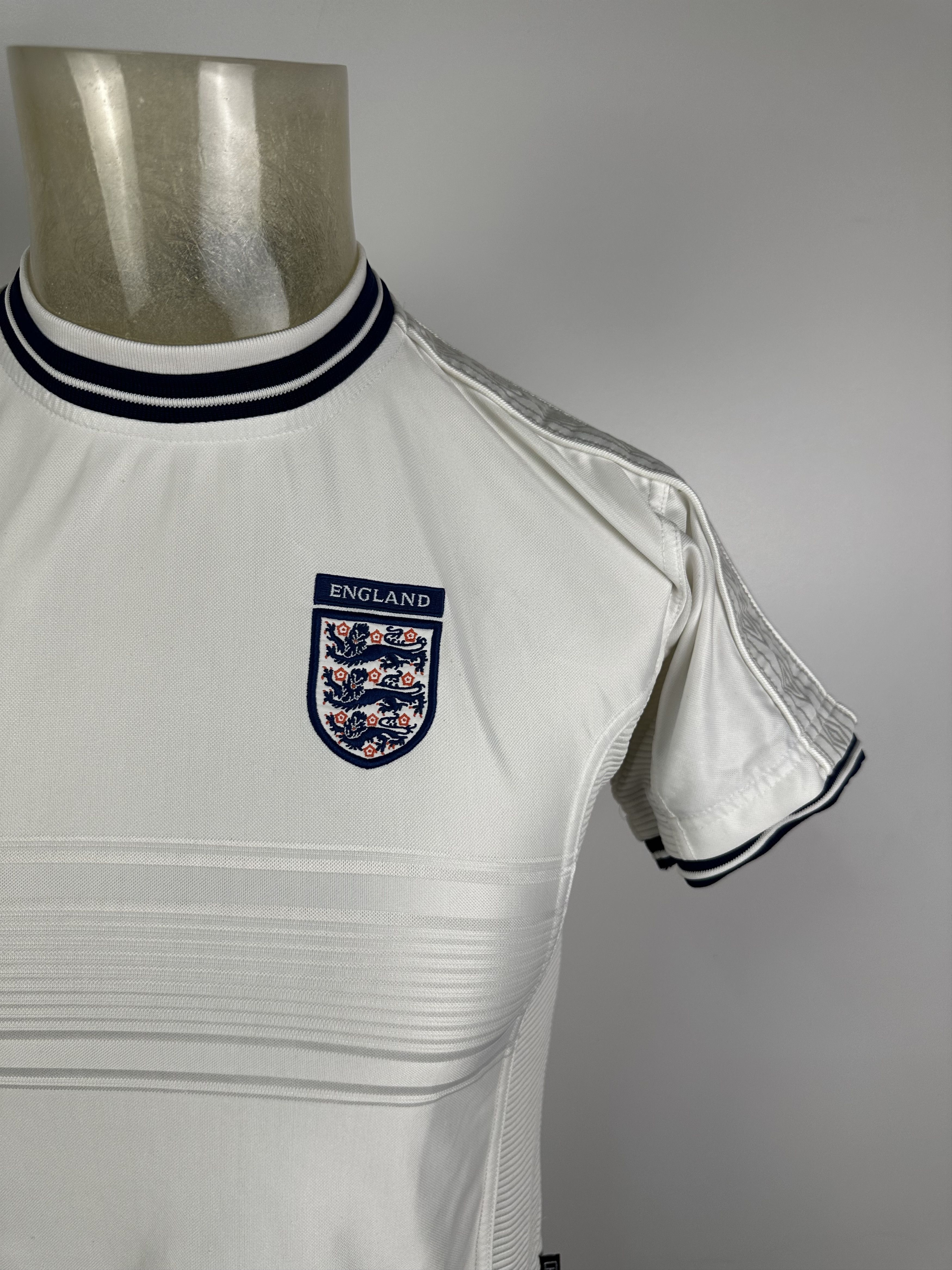 Umbro × Vintage ENGLAND 1999 00 FOOTBALL SHIRT SOCCER JERSEY UMBRO sz YOUTH Size US XS / EU 42 / 0 - 2 Thumbnail