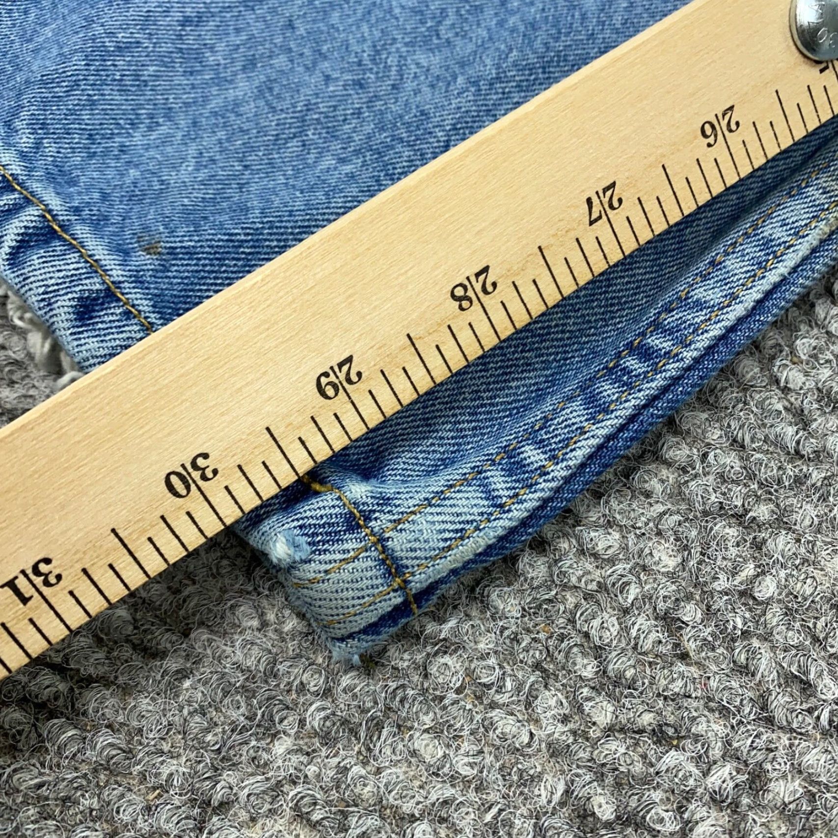 Levi's VINTAGE Levi's 505 Jeans Mens 40x30 Blue Regular Straight Light Wash Y2K Strai​ght 5-Pocket Denim 30 In Inseam Jeans Mens Regular 40 Levi's 500 Series Size US 38 / EU 54 - 7 Thumbnail