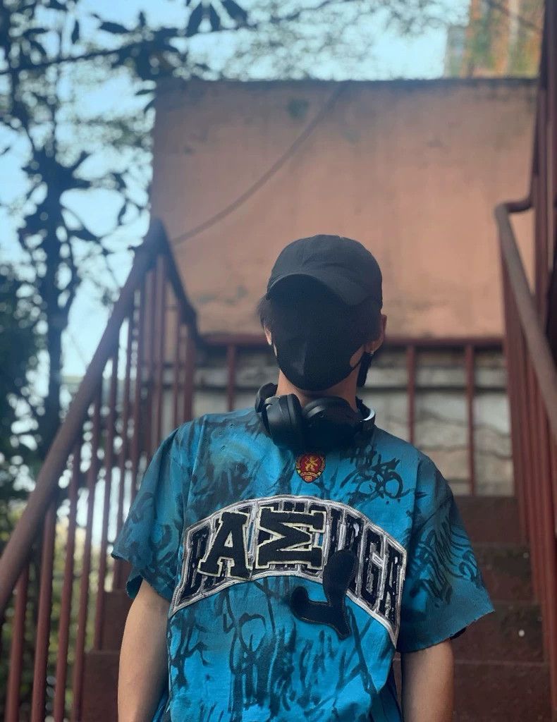 Balenciaga Balenciaga Blue Manchester United graffiti destroys short- Size US M / EU 48-50 / 2 - 7 Thumbnail