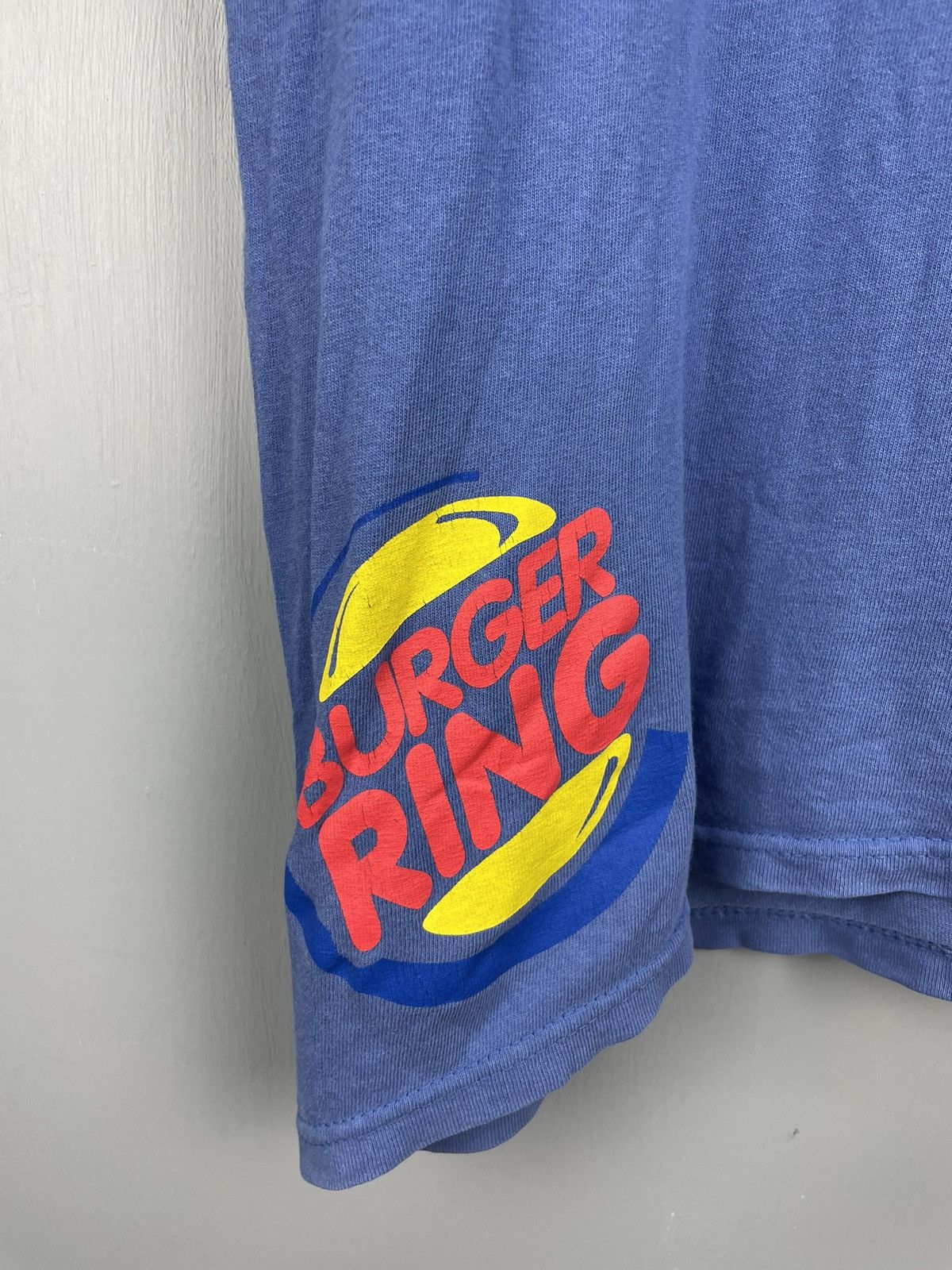 Japanese Brand Vintage Y2K aitch Burger Ring parody distress t shirt Size US L / EU 52-54 / 3 - 5 Thumbnail