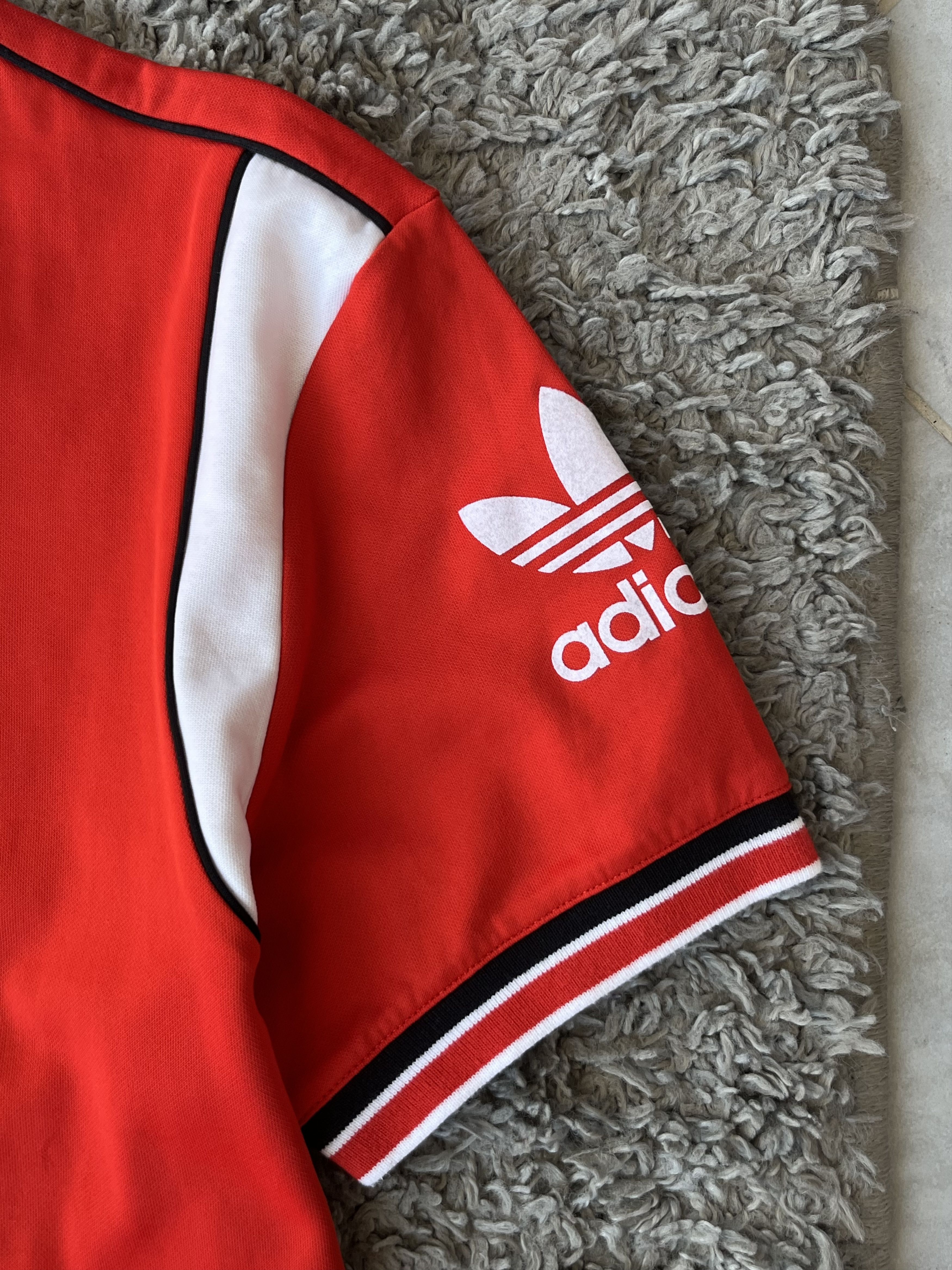 Adidas ADIDAS x MANCHESTER UNITED 2015/16 T-shirt V Neck Red Color Size US M / EU 48-50 / 2 - 7 Thumbnail