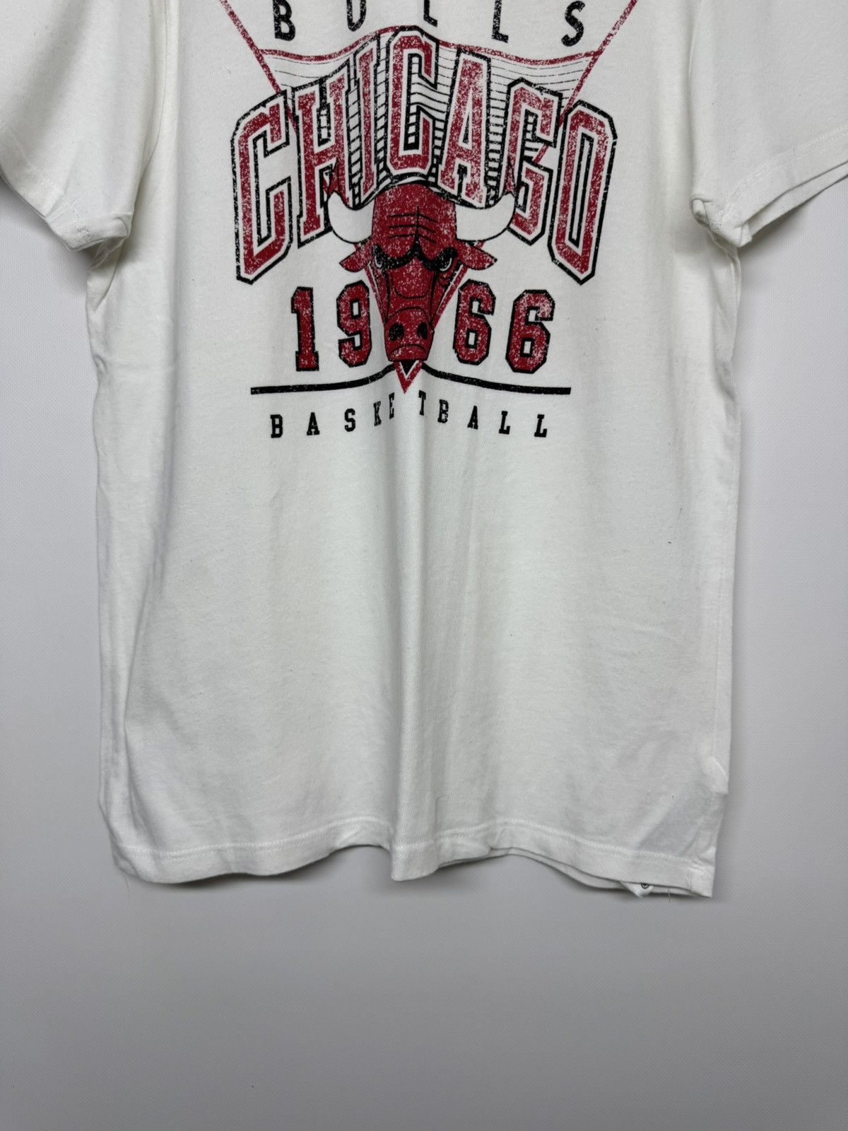 NBA Vintage Chicago Bulls Big Logo 1966 Size US M / EU 48-50 / 2 - 7 Thumbnail
