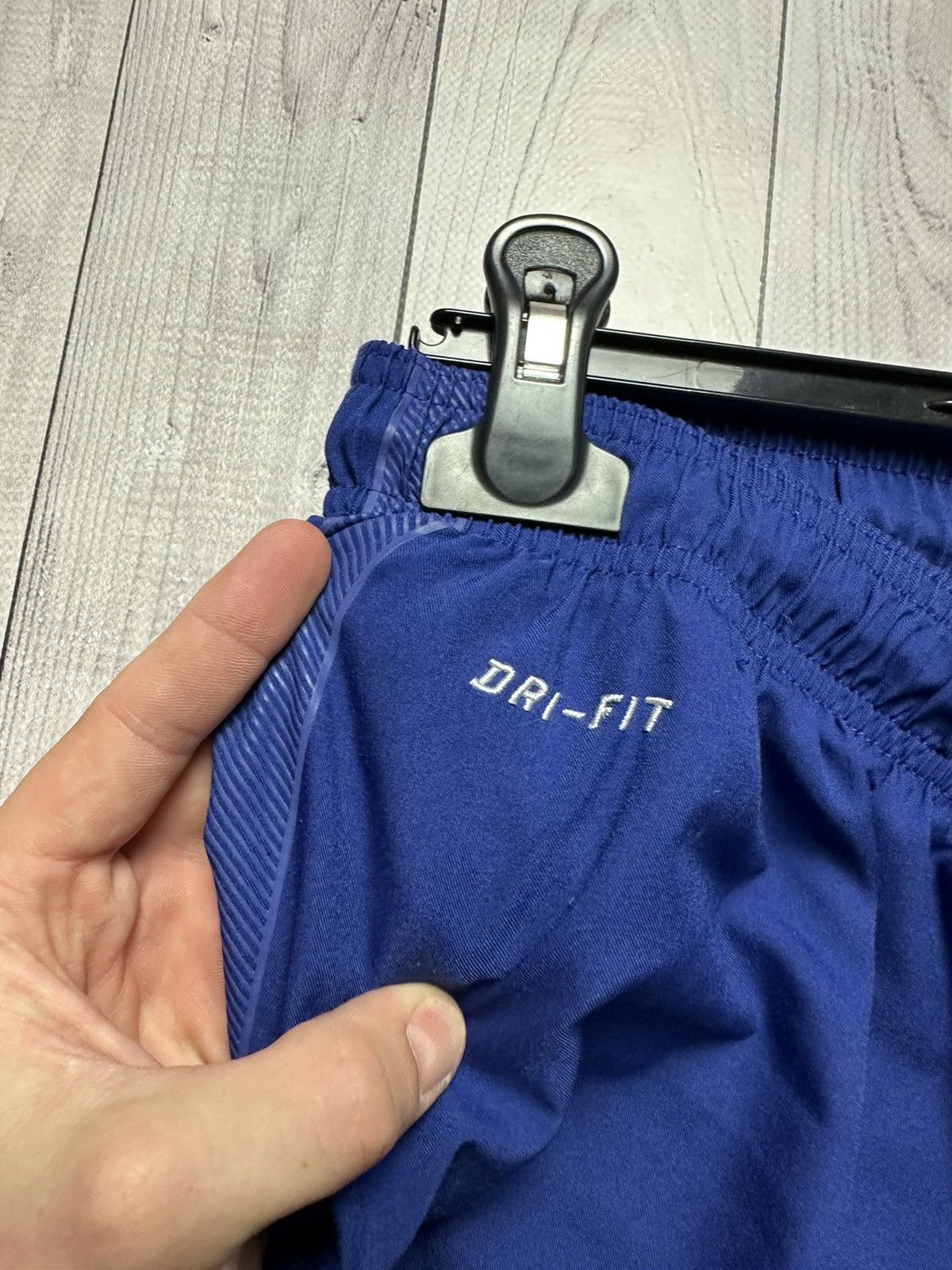 Nike × Vintage Vintage Nike Manchester United soccer shorts logo blue Size US 36 / EU 52 - 6 Thumbnail