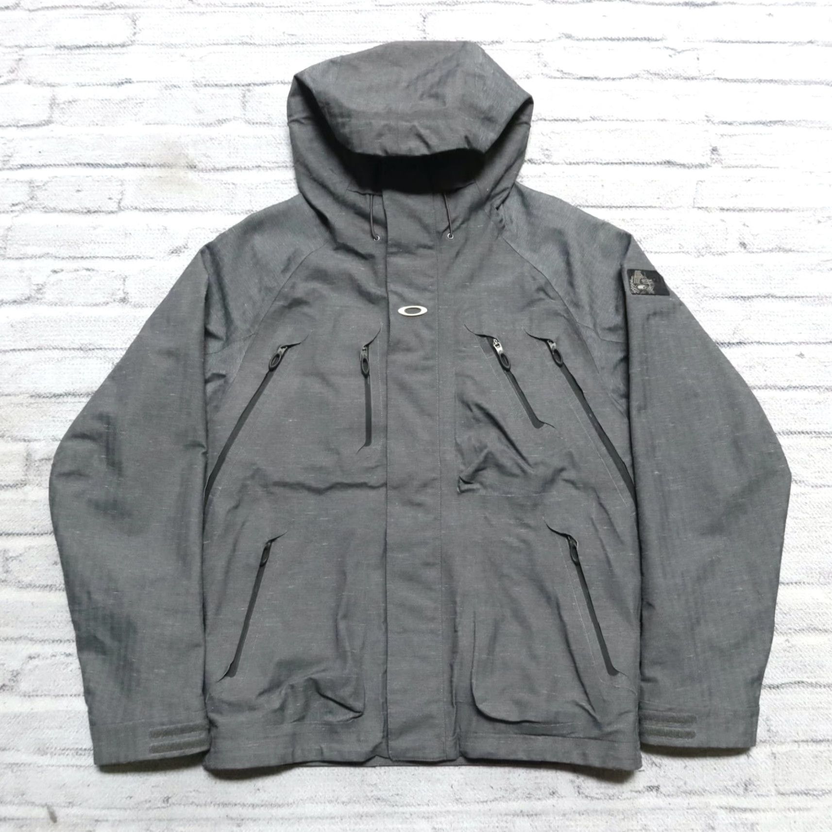 Oakley Vintage Oakley Jacket Mens S Grey Y2K Software Technical Recco Loose Fit Size US S / EU 44-46 / 1 - 2 Thumbnail