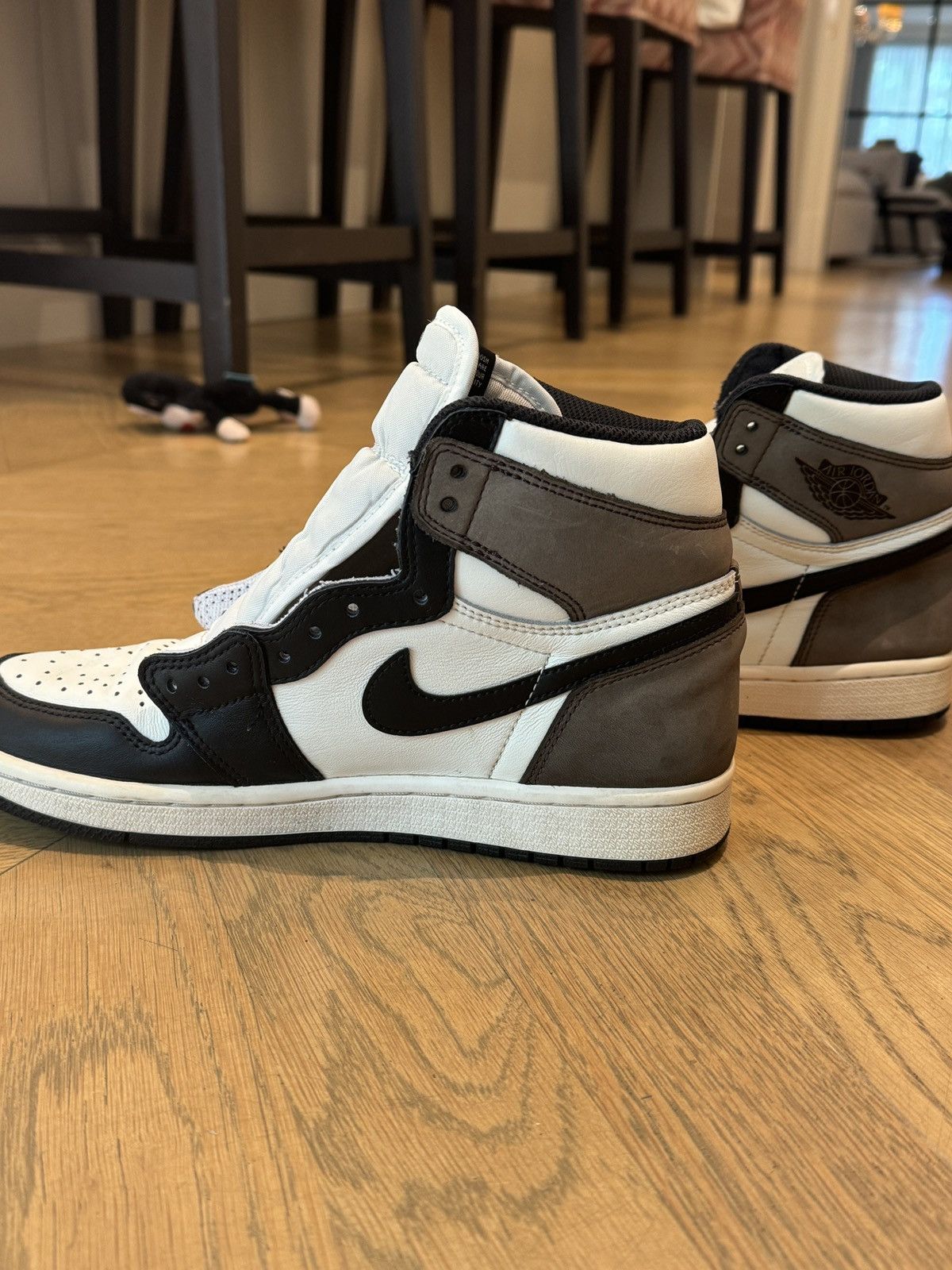 Nike Jordan 1 Retro High Top Dark Mocha Size US 7 / EU 40 - 2 Thumbnail