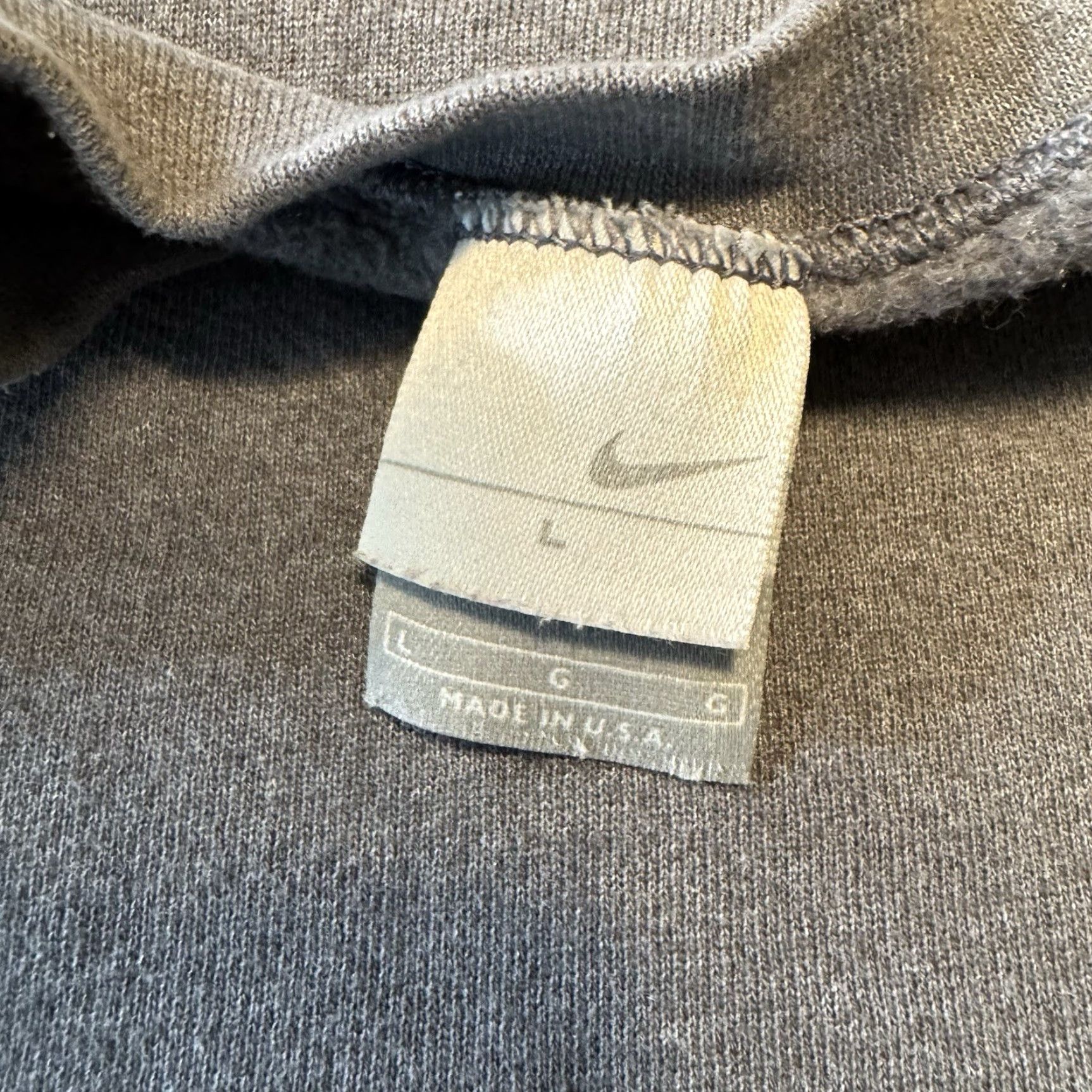 Nike VINTAGE Nike Sweatshirt Mens Large Gray Crewneck Swoosh Logo 90’s Silver Tag Size US L / EU 52-54 / 3 - 3 Thumbnail