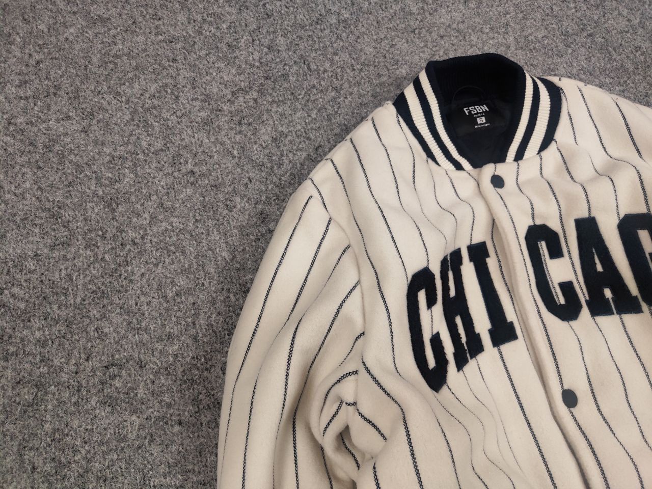 Other Vintage Chicago USA Champions Logo Patch Beige Bomber Jacket Size US S / EU 44-46 / 1 - 7 Thumbnail