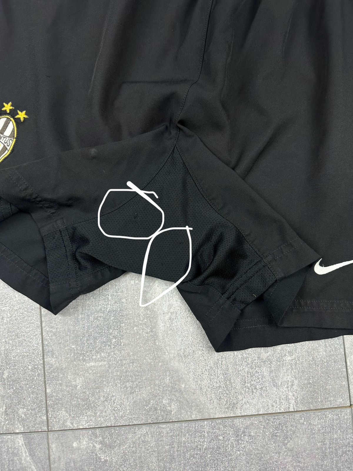Nike Nike Juventus Vintage Retro Soccer Football Shorts FC Size US 32 / EU 48 - 7 Thumbnail