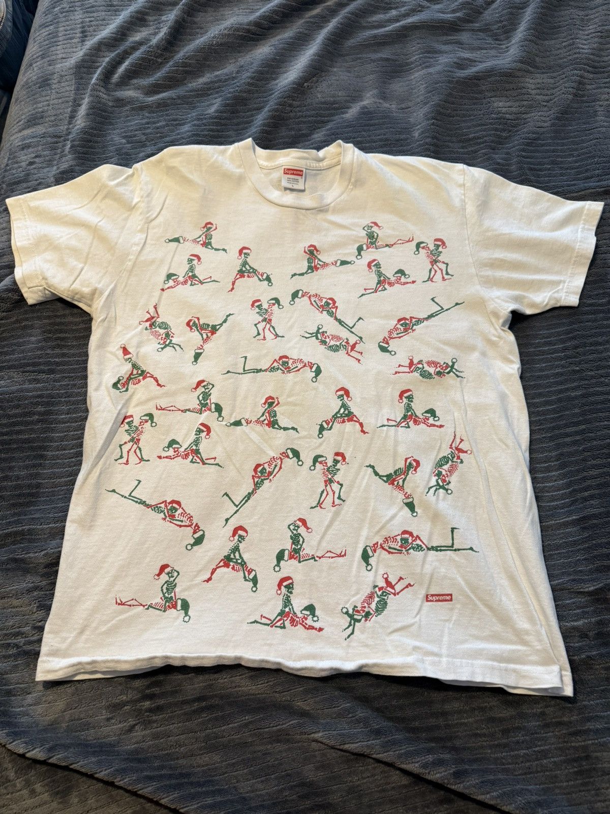 Supreme Supreme christmas tee Size US L / EU 52-54 / 3 - 1 Thumbnail