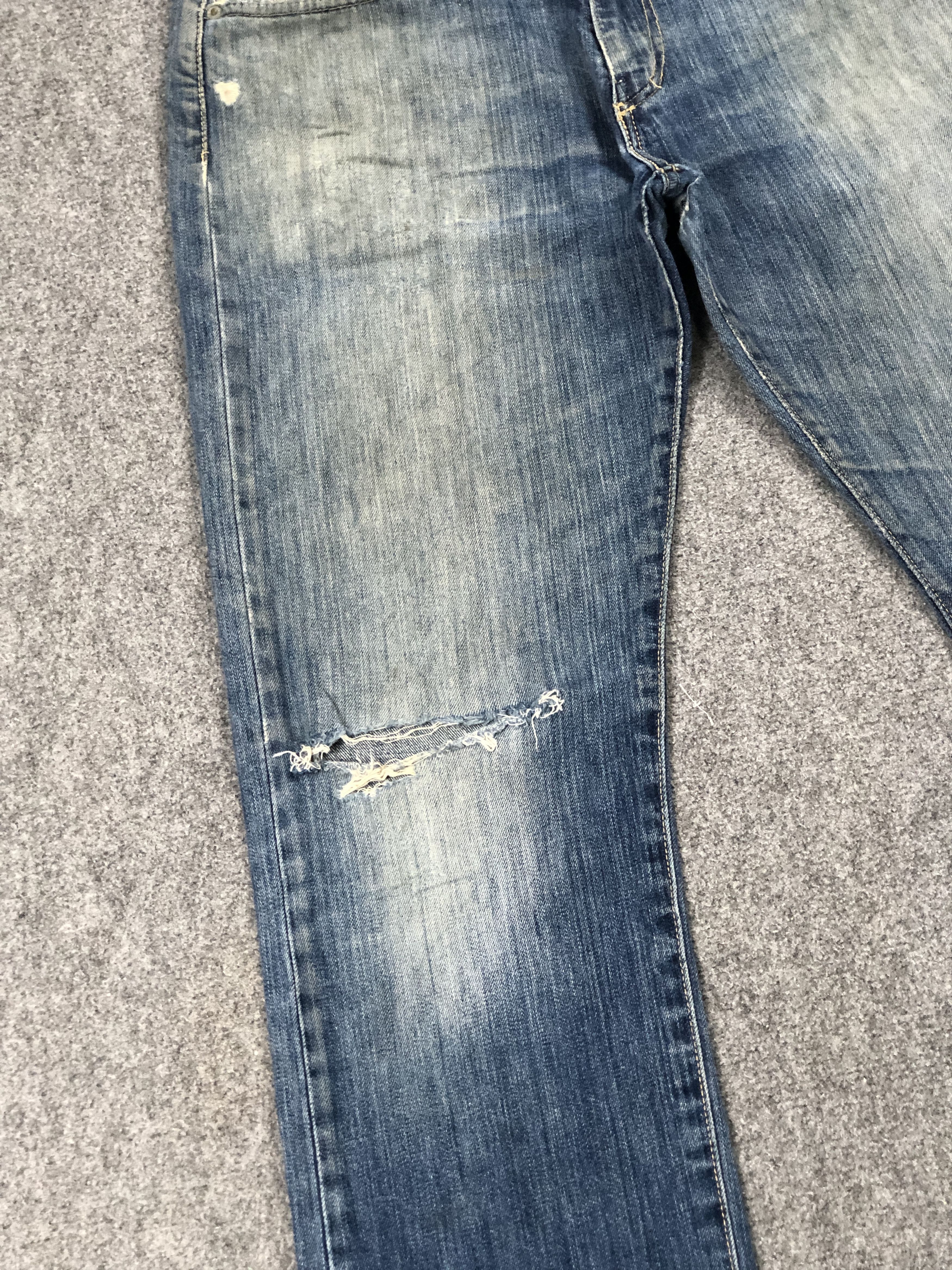 Levi's × Vintage Distressed Vintage Levi's 513 Faded Blue Jeans DP2248 Size US 33 - 12 Thumbnail