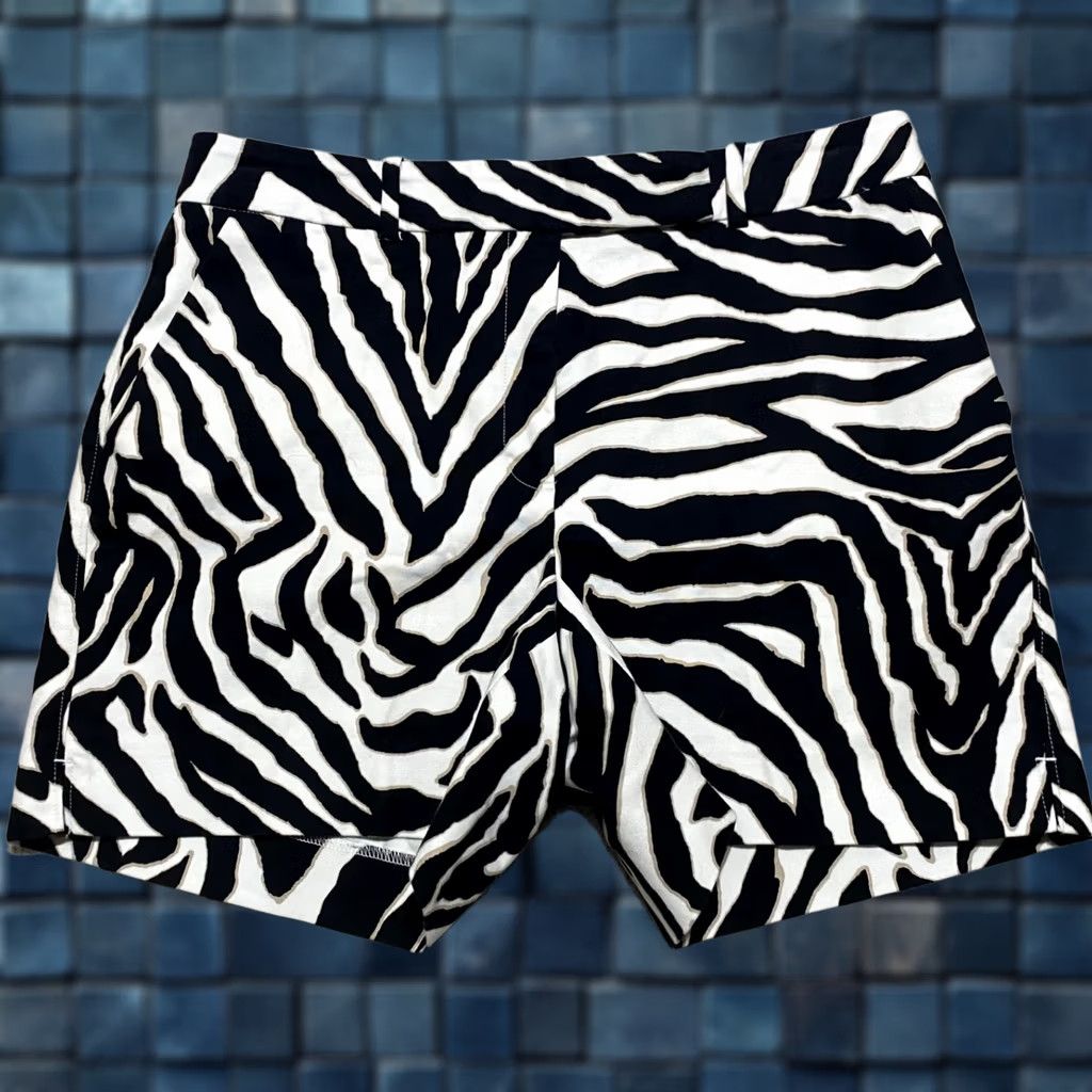 White House Black Market NWT White House Black Market Womens 8 Shorts Gray Chino Zebra Print Inseam 5" Size 30" / US 8 / IT 44 - 1 Thumbnail