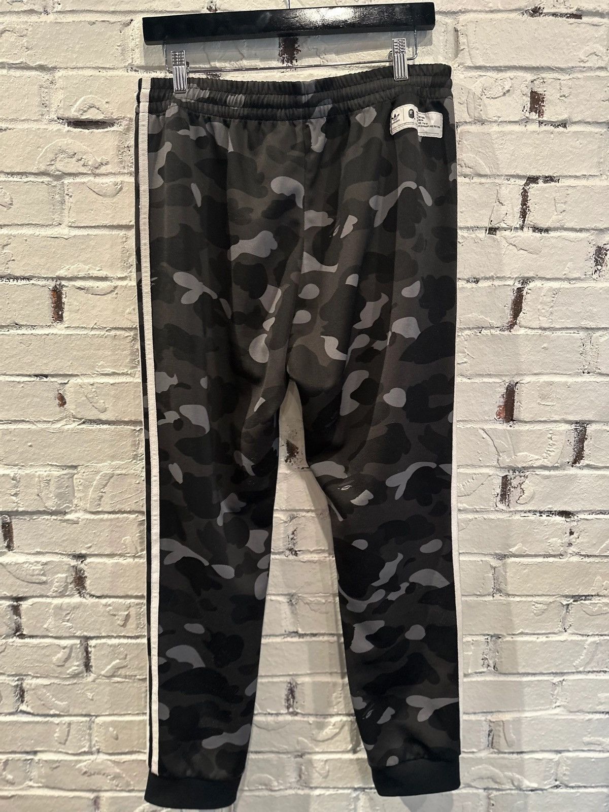 Adidas × Bape Bape x Adidas Camo Joggers Sz L Size US 34 / EU 50 - 2 Thumbnail