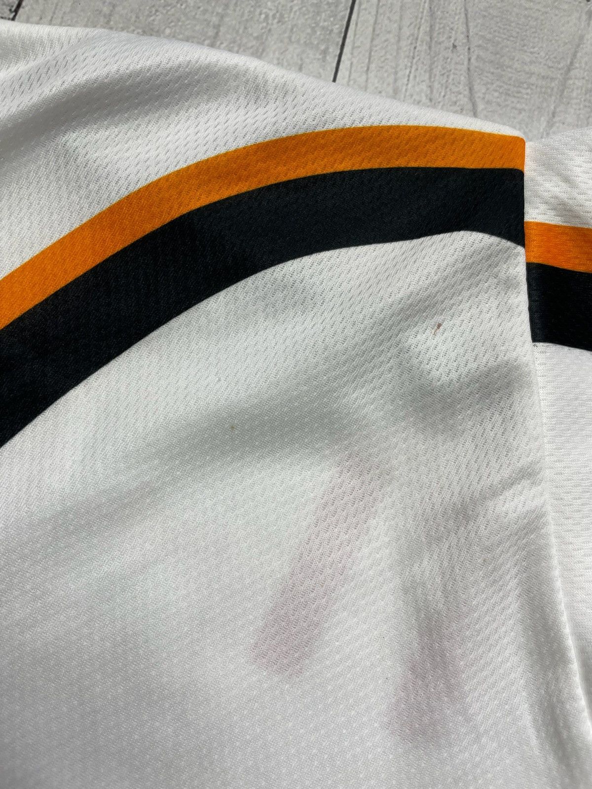 Vintage Totti 10 soccer tee AS Roma away white size XL Mazda logo Size US XL / EU 56 / 4 - 6 Thumbnail