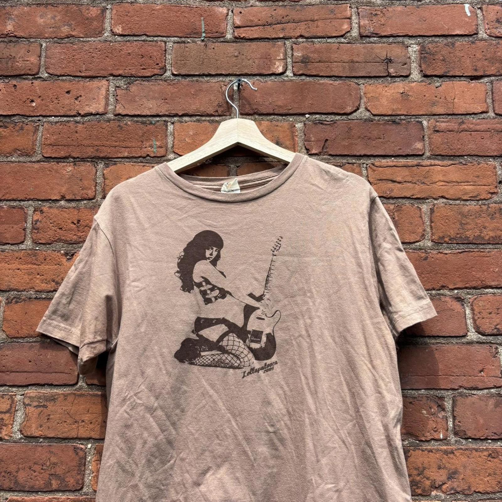 Other Vintage lollapalooza 2009 t shirt 2009 M/L Size US L / EU 52-54 / 3 - 3 Thumbnail