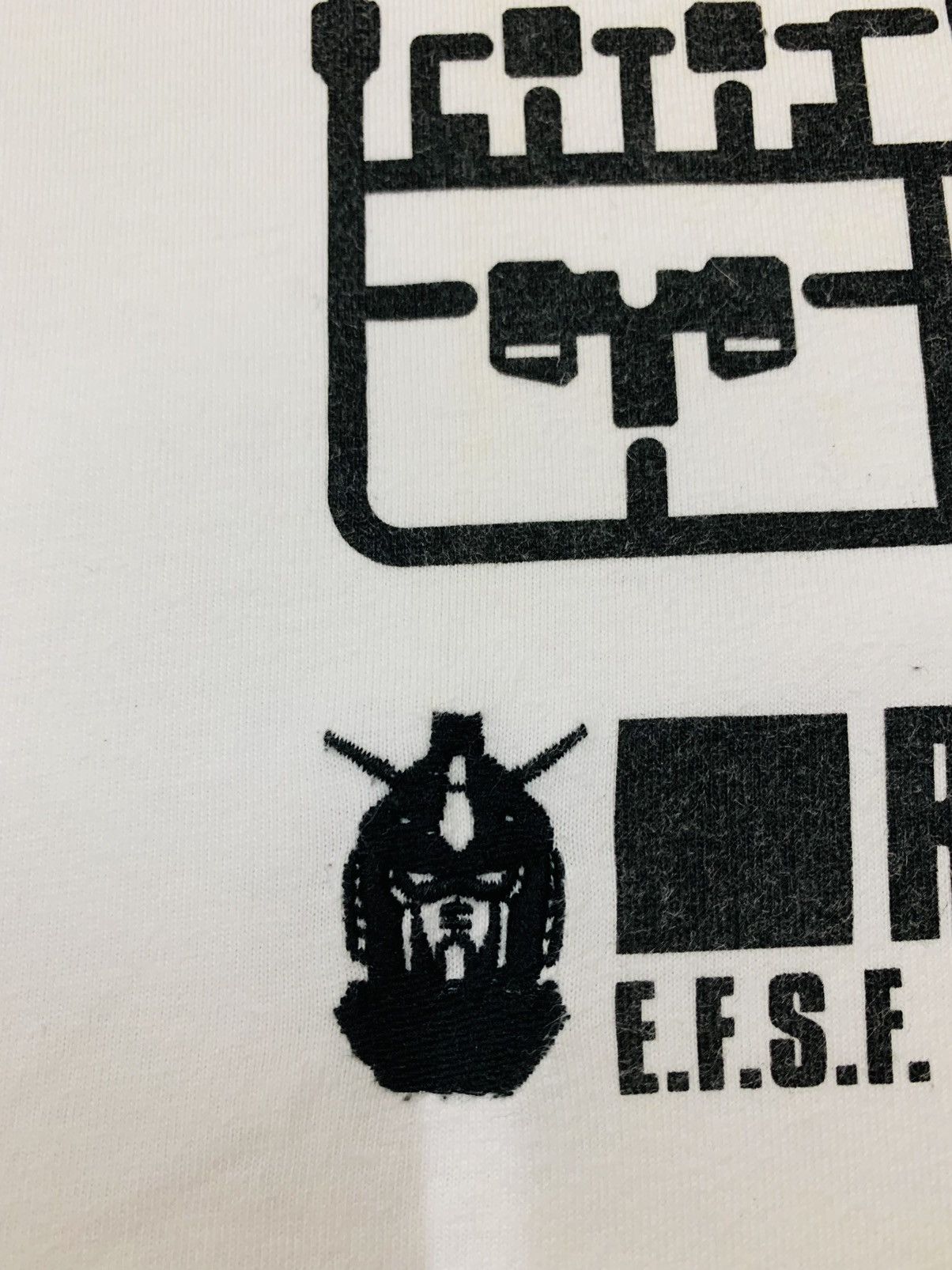 Japanese Brand × Uniqlo UNIQLO X GUNDAM 40th Anniversary Gunpla size XL Size US XL / EU 56 / 4 - 8 Thumbnail