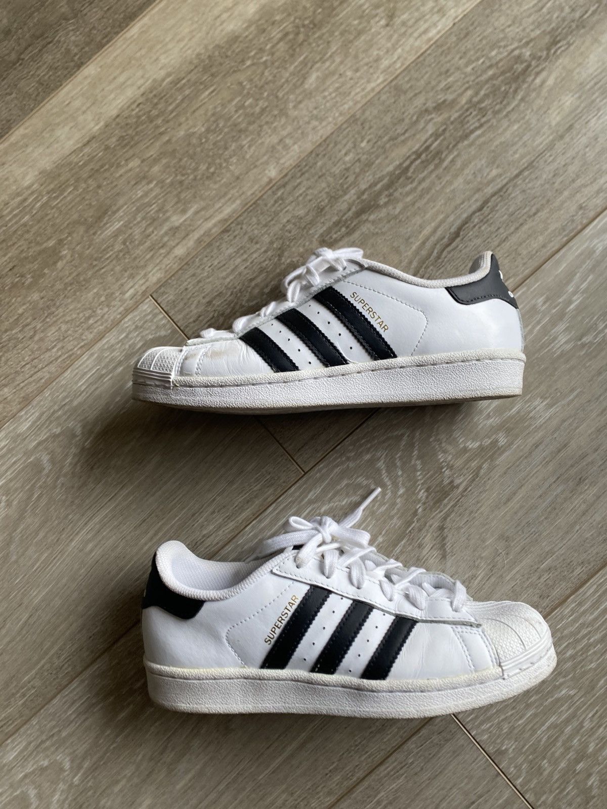 Adidas Womens Adidas Original Big Kids Superstr Jr Size US 5 / IT 35 - 1 Thumbnail