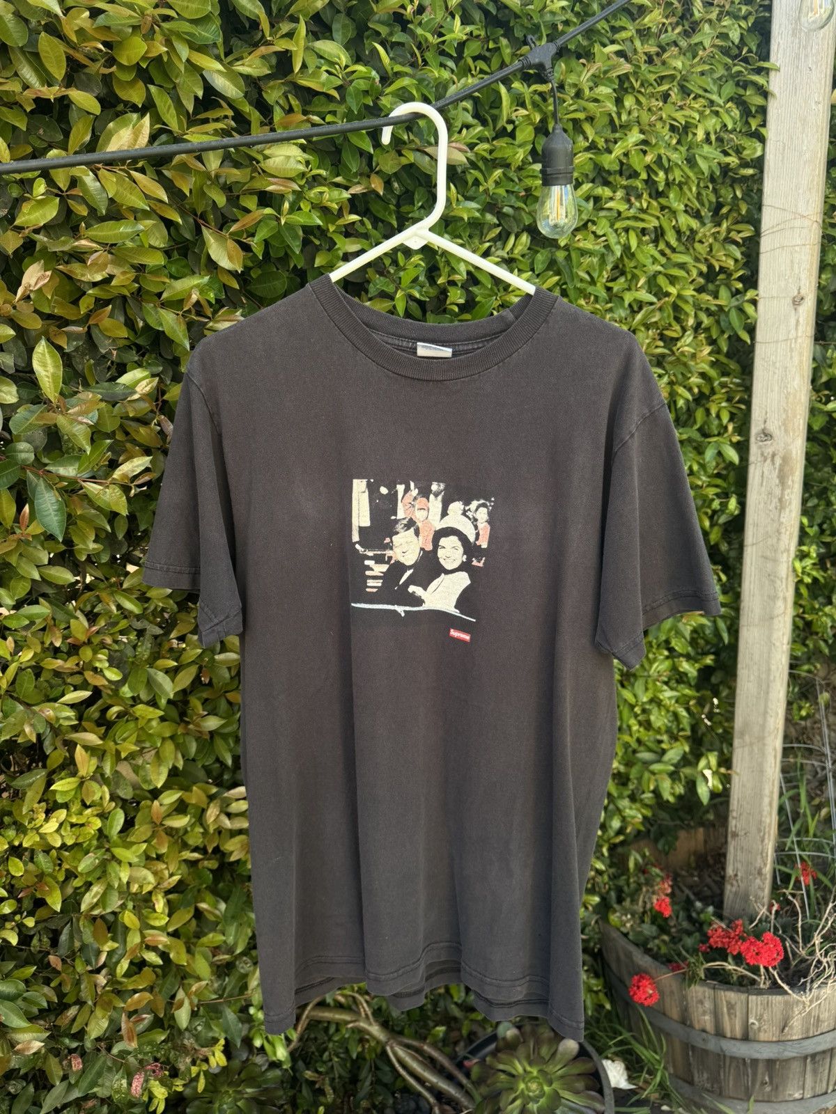 Supreme Supreme JFK Tee Size US L / EU 52-54 / 3 - 5 Thumbnail