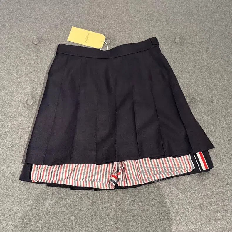 Thom Browne Thom Browne Classic Pleated Skirt with Dark Blue Gold Butt Size 25" / US 0 / IT 36 - 5 Thumbnail
