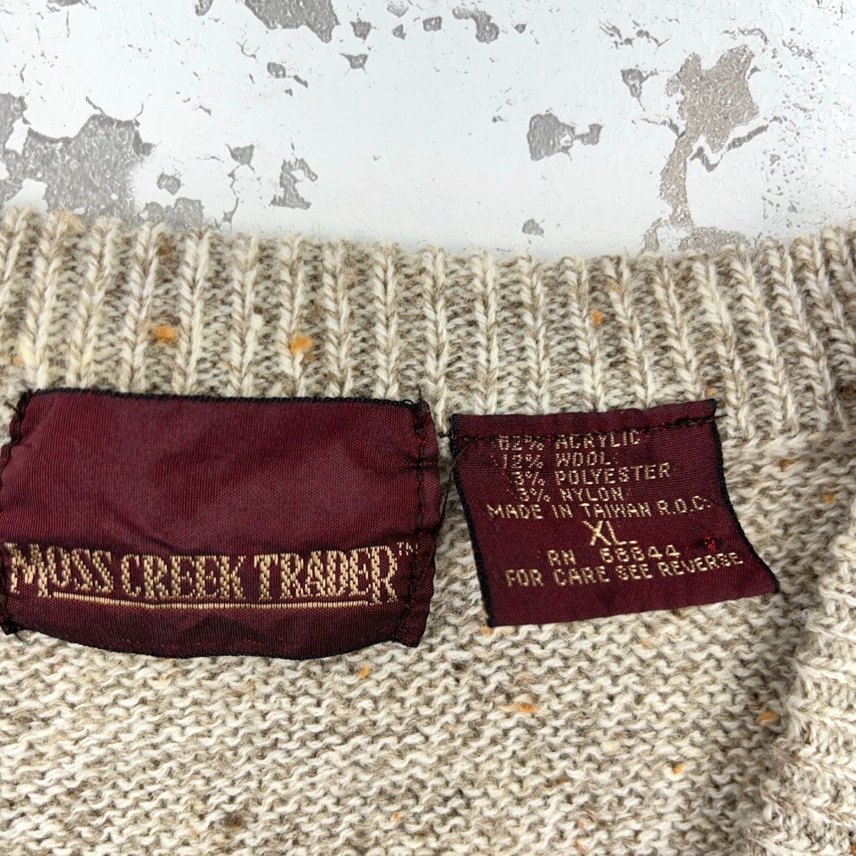 Vintage VINTAGE Moss Creekl Trader Sweater Men XL Tan Blue Wool Blend Knit V Neck 90s Diamond Geometric Chunky-Knit Pullover All Seasons Casual Mens Size US XL / EU 56 / 4 - 3 Thumbnail
