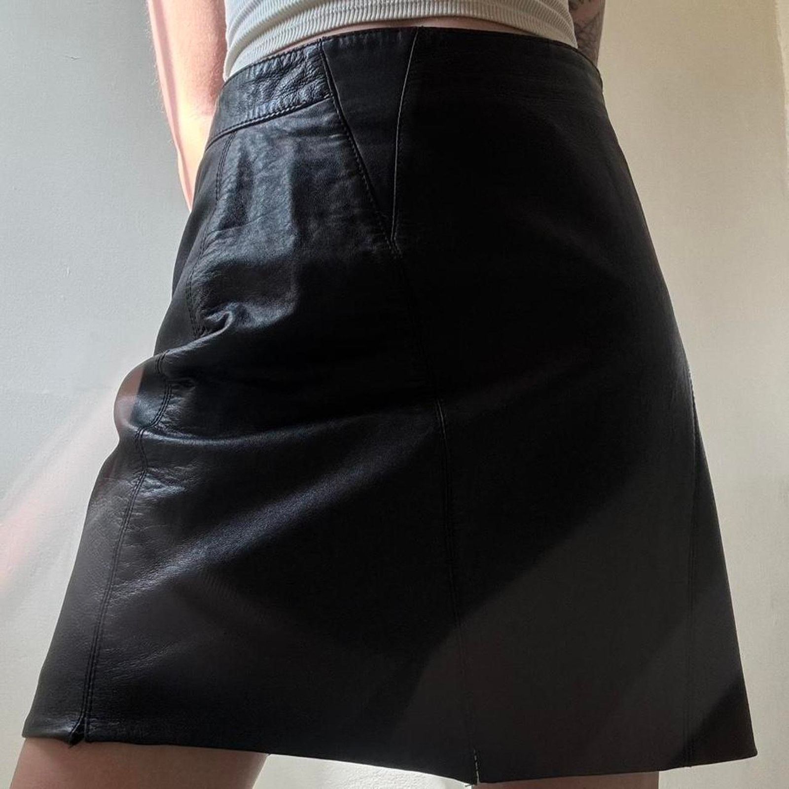 Vintage Vintage Unbranded Black Leather Mini Skirt 26 Y2K Motorcycle Size 26" / US 2 / IT 38 - 7 Thumbnail