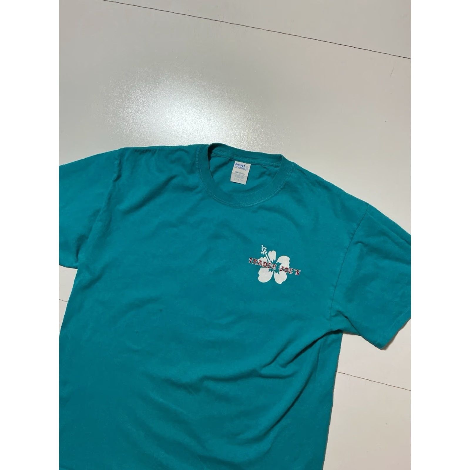 Port & Company VINTAGE Trader Joes Grocery Store Hibiscus Flower Graphic Teal S/S Employee Team Member T-Shirt Sz.L Size US L / EU 52-54 / 3 - 4 Thumbnail