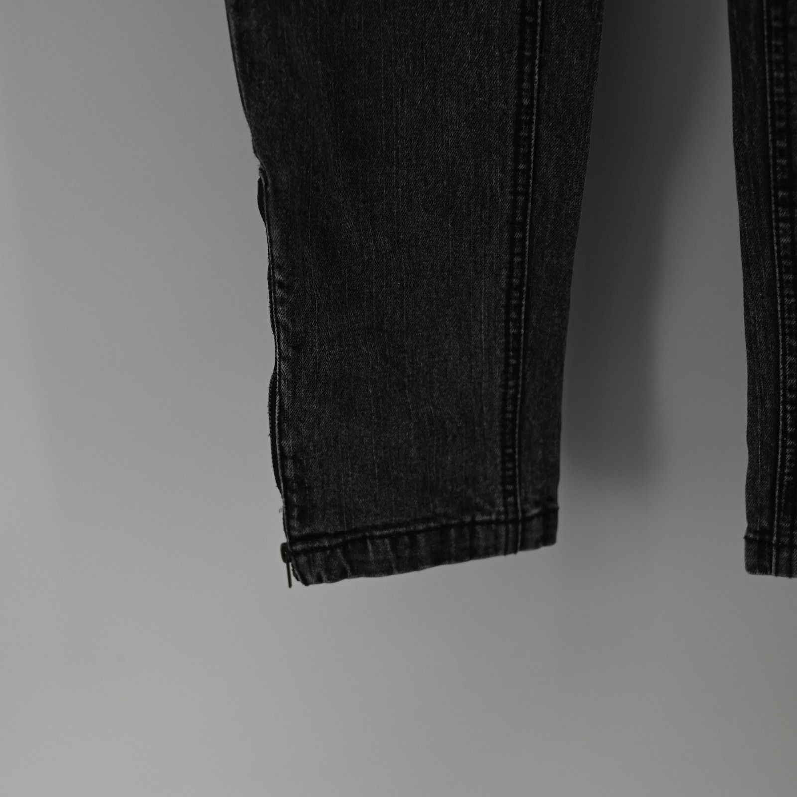 DKNY DKNY Skinny Jeans Y2K Style Zipper Faded Black Women Size 30 Size 30" / US 8 / IT 44 - 9 Thumbnail