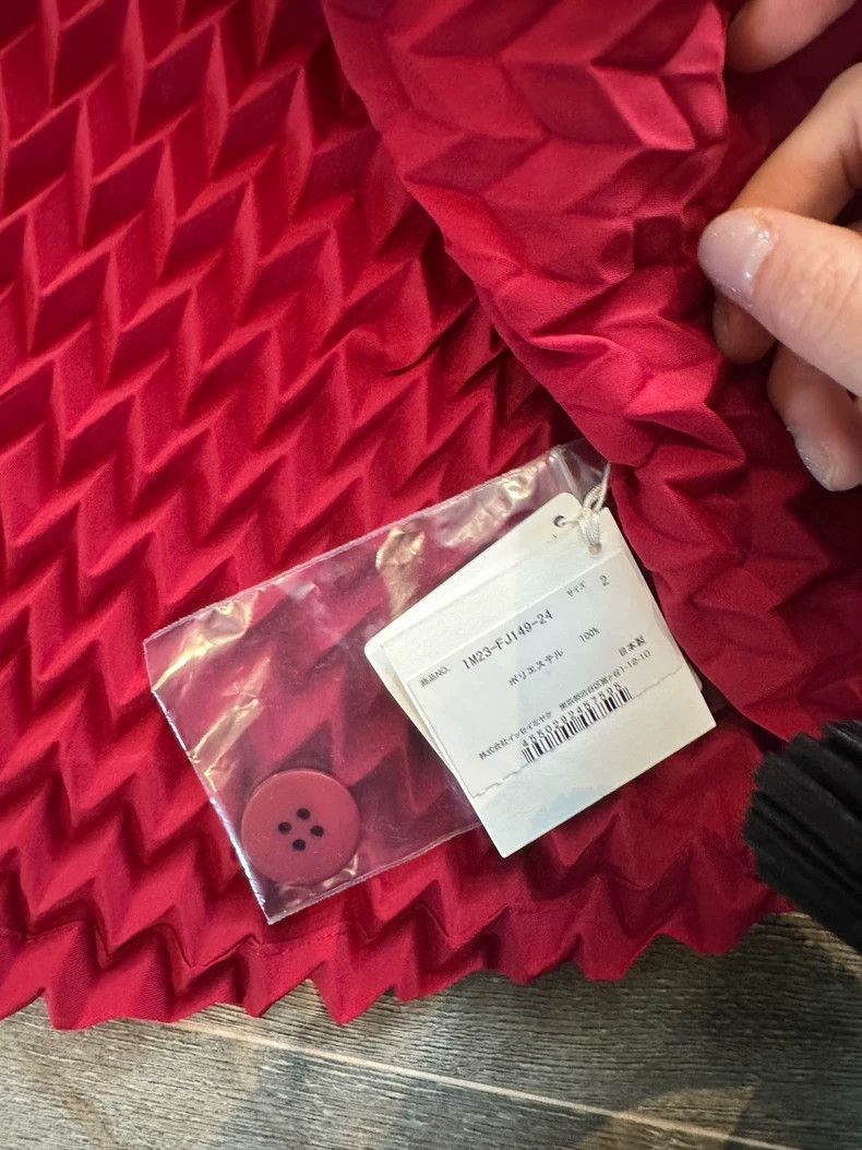 Issey Miyake Issey Miyake size:2 Red fish-scale cardigan Size M / US 6-8 / IT 42-44 - 7 Thumbnail