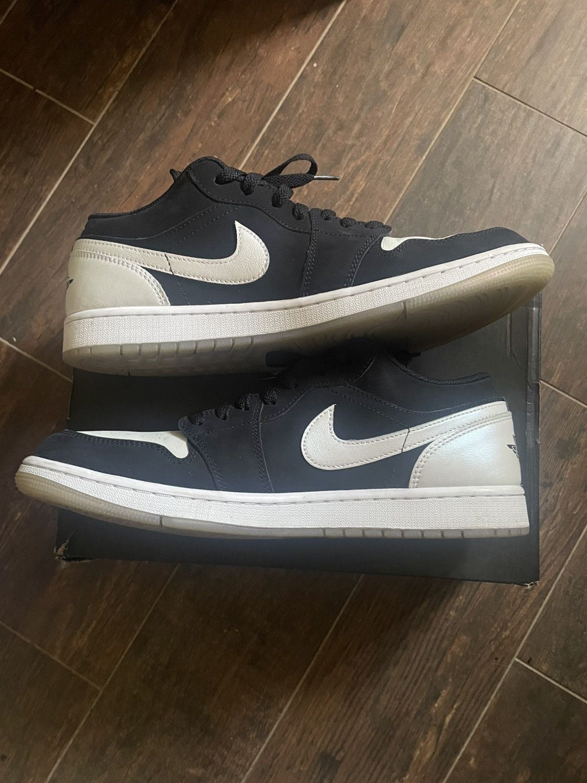 Jordan Brand × Nike Jordan 1 Low Diamond Size US 11.5 / EU 44-45 - 2 Thumbnail