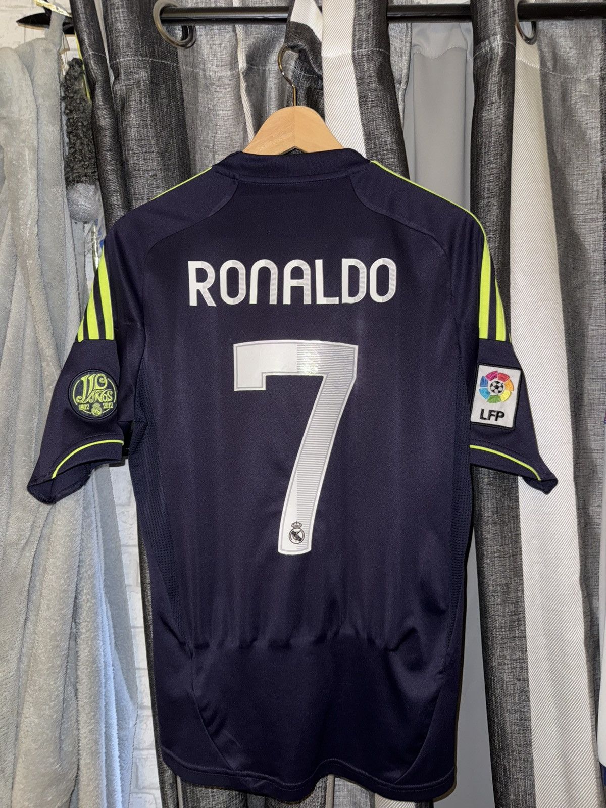 Adidas Real Madrid jersey Size US S / EU 44-46 / 1 - 2 Thumbnail