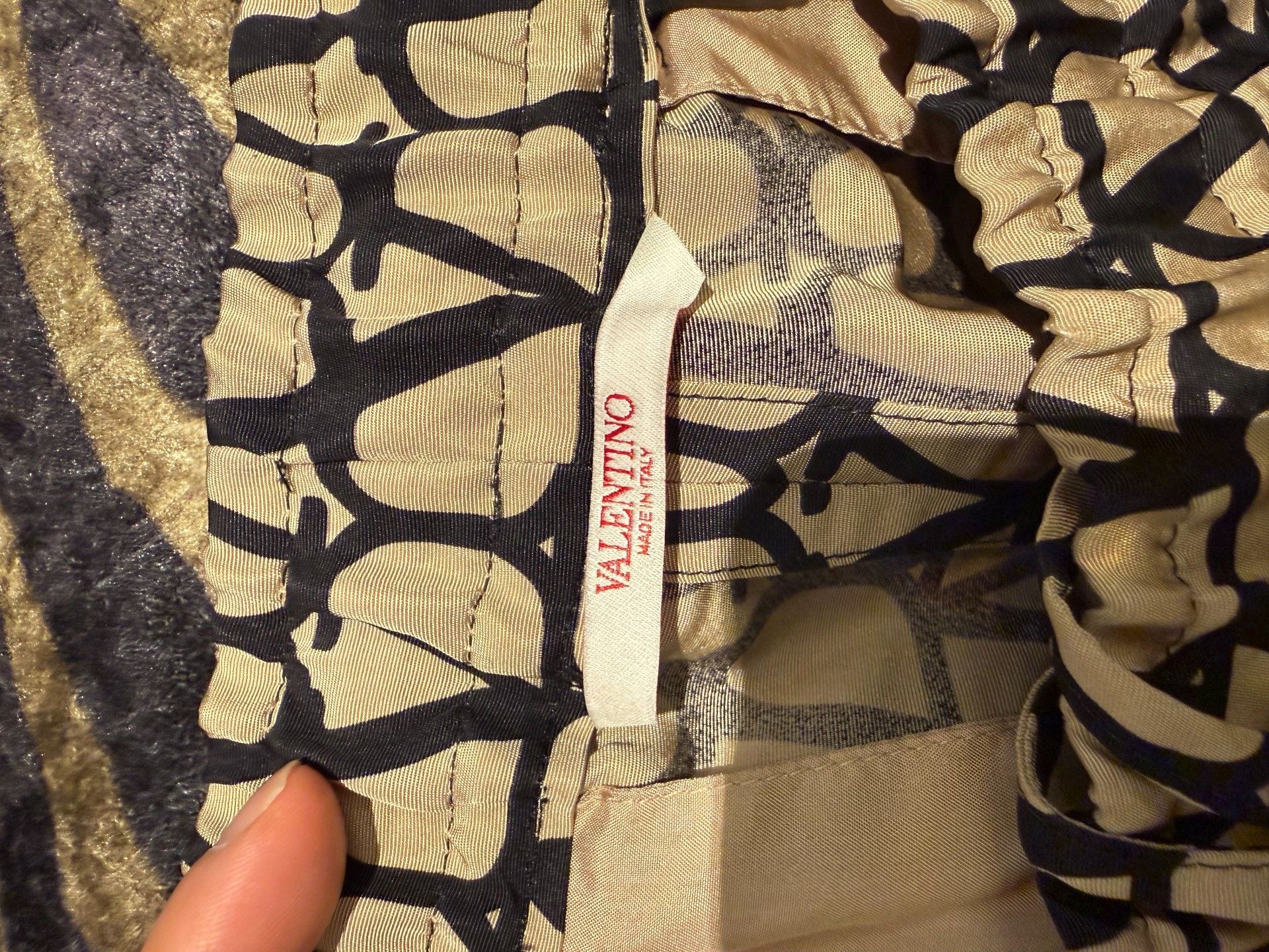 Valentino Valentino Silk Beige V Logo Shorts Size US 30 / EU 46 - 6 Thumbnail