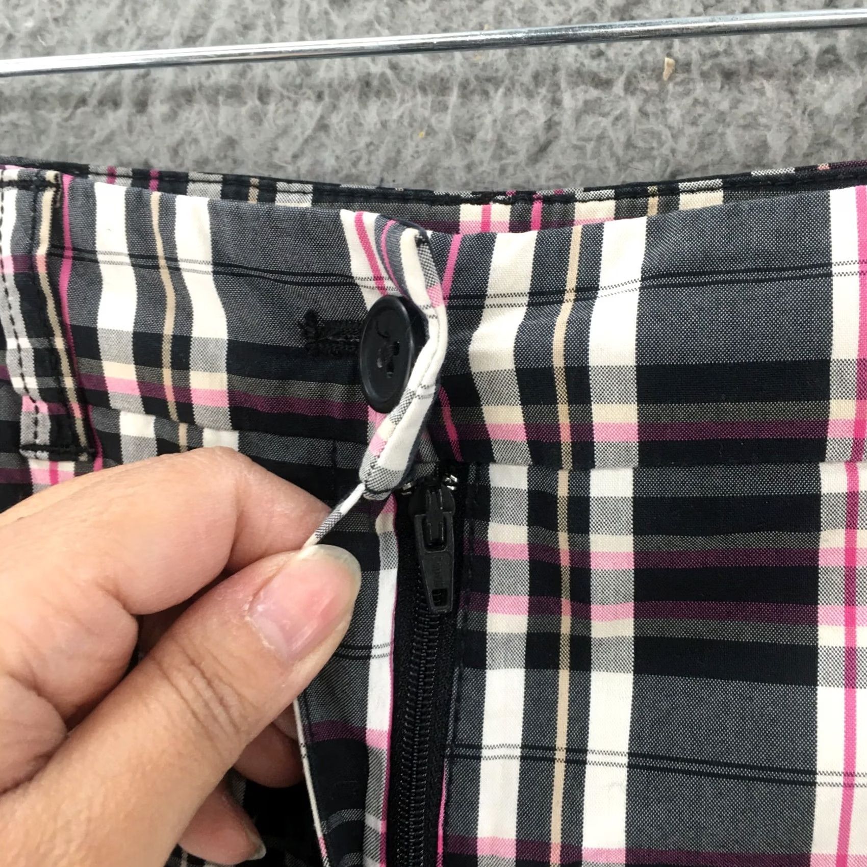 Anne Klein Anne Klein Sport Plaid Shorts Womens 6 Multicolor Cotton Blend Zip Fly Size 28" / US 6 / IT 42 - 3 Thumbnail