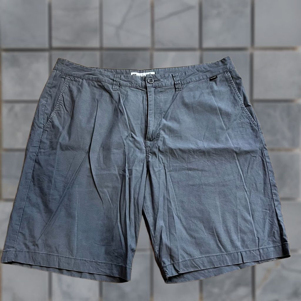 TravisMathew Travis Mathew Shorts Mens 38 Gray Performance Golf Chino Regular Mens Gray 38 Size US 38 / EU 54 - 1 Thumbnail