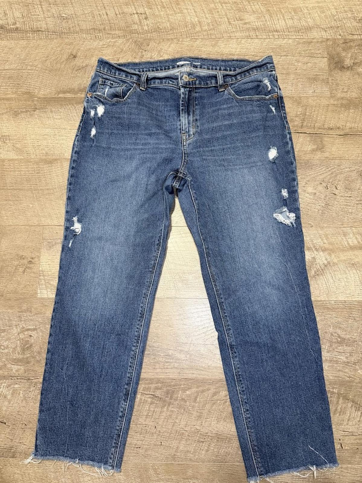Old Navy Old Navy Mid-Rise Boyfriend Straight Ripped Cut-Off Jeans Size 32" / US 10 / IT 46 - 1 Thumbnail