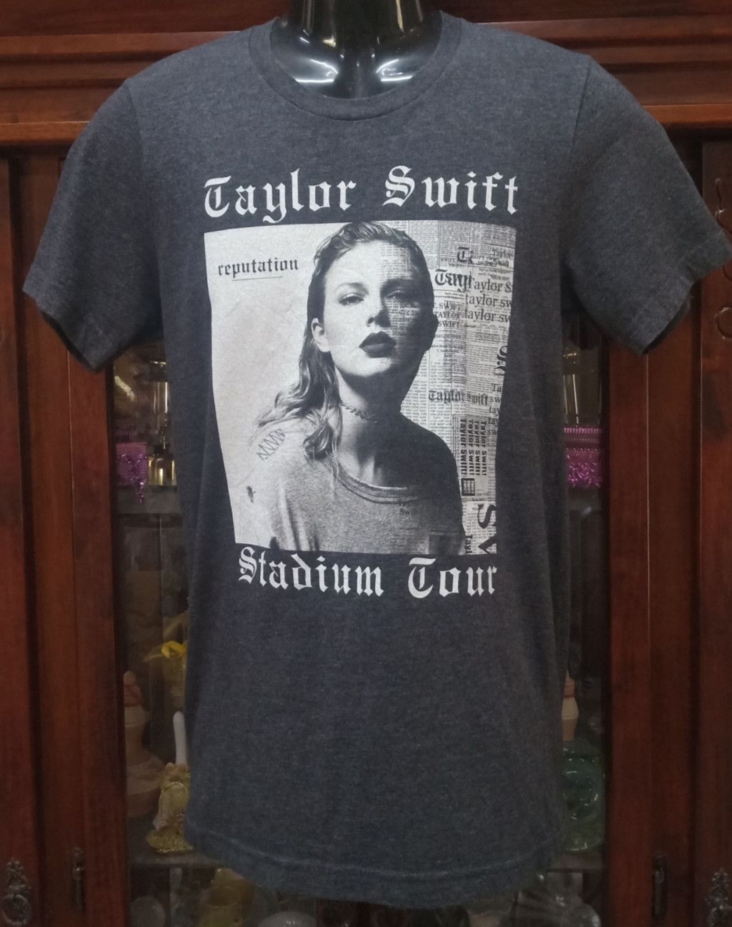 Band Tees Taylor Swift Reputation Stadium Tour T-shirt Size US S / EU 44-46 / 1 - 1 Thumbnail
