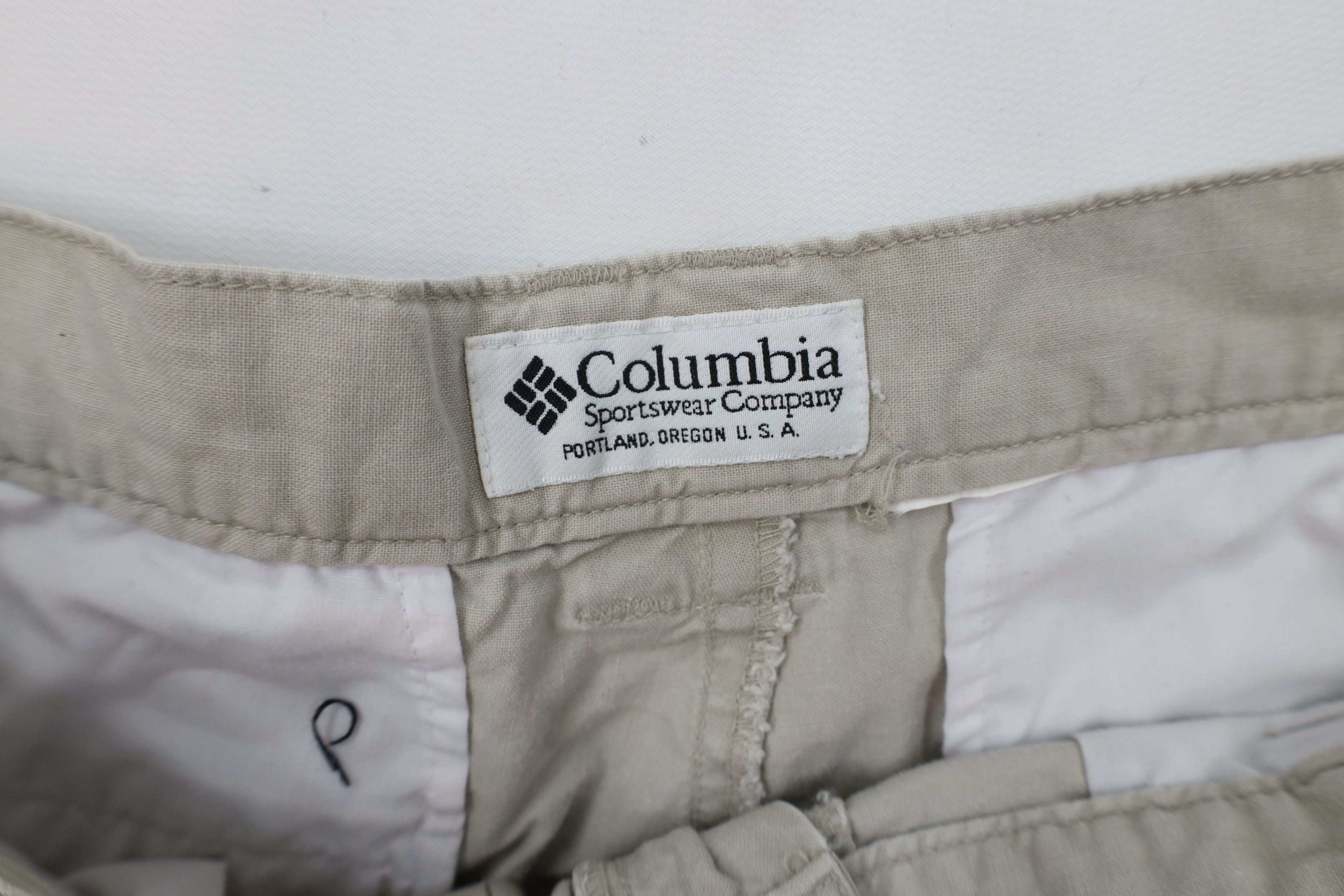 Columbia Vintage Columbia Above Knee Trekking Cargo Shorts Beige Size US 36 / EU 52 - 7 Thumbnail