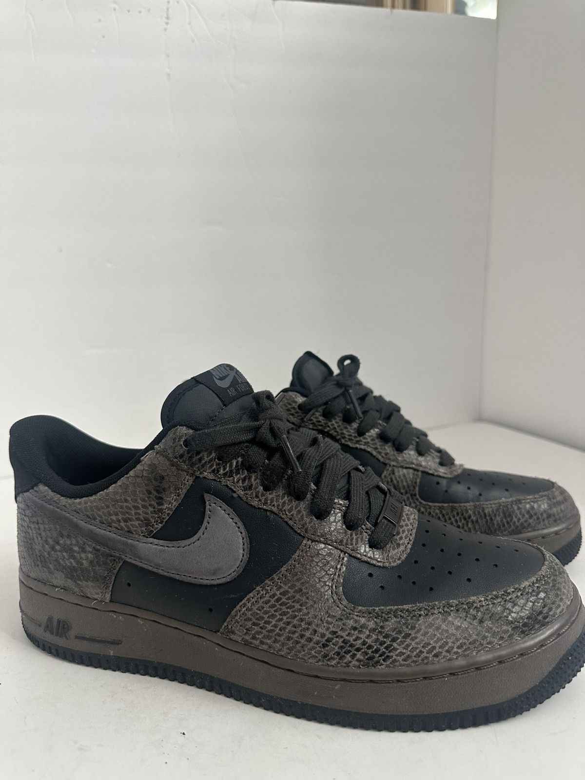Nike Nike Air Force 1 '07 LV8 "Snakeskin Pack - Off Noir" Size US 9 / EU 42 - 1 Thumbnail