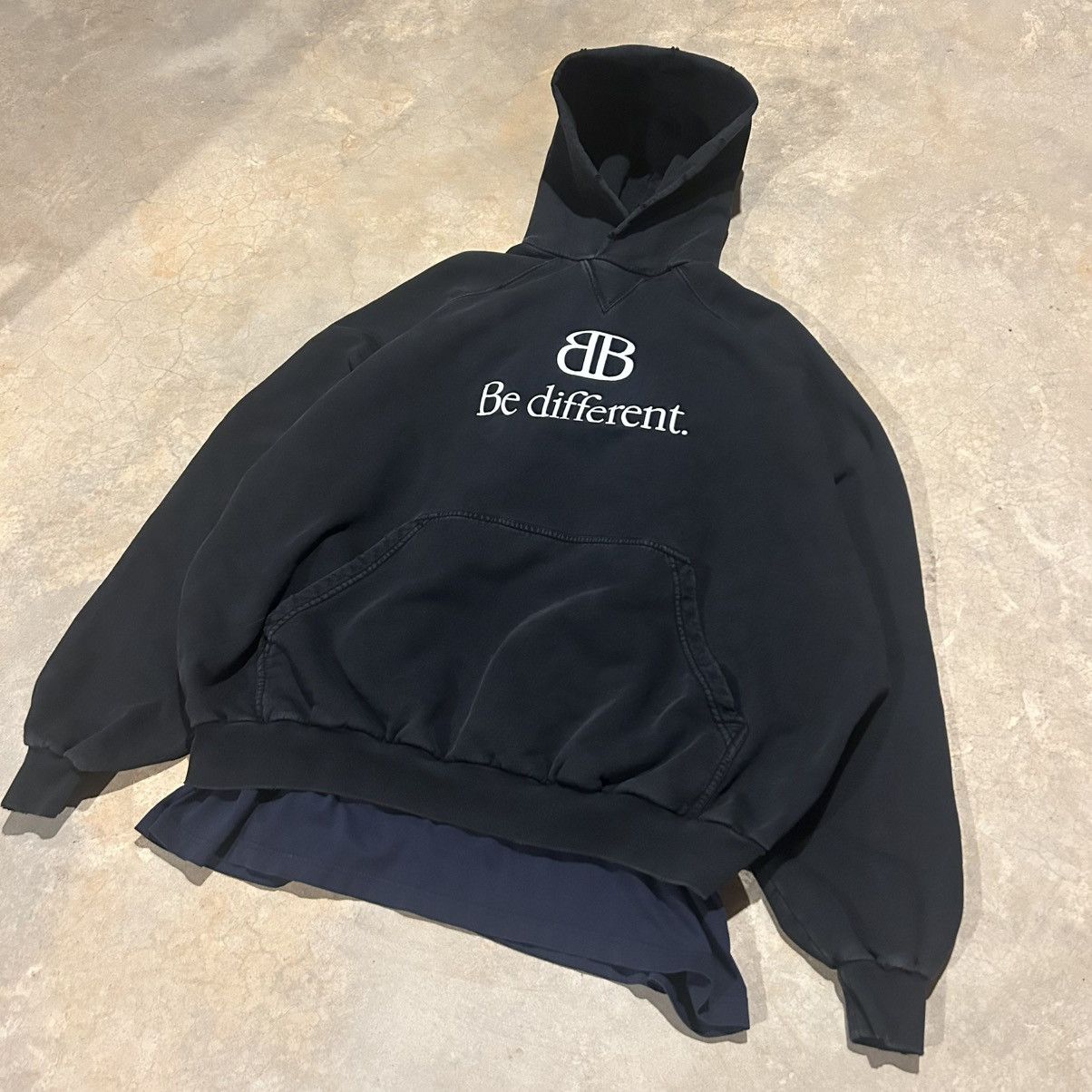 Balenciaga × Designer RARE Balenciaga “Be Different” Layered Oversized Hoodie Size US S / EU 44-46 / 1 - 2 Thumbnail