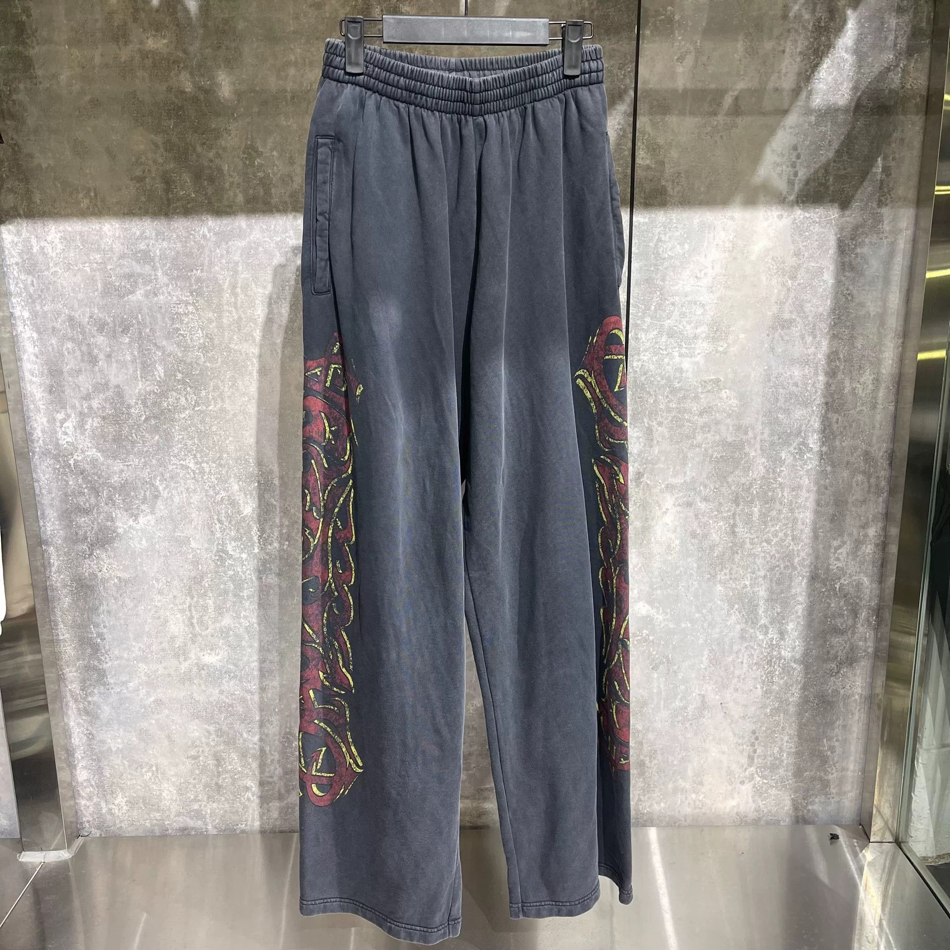 Balenciaga Balenciaga Distressed Sweatpants us_2 Women Size 26" / US 2 / IT 38 - 1 Thumbnail