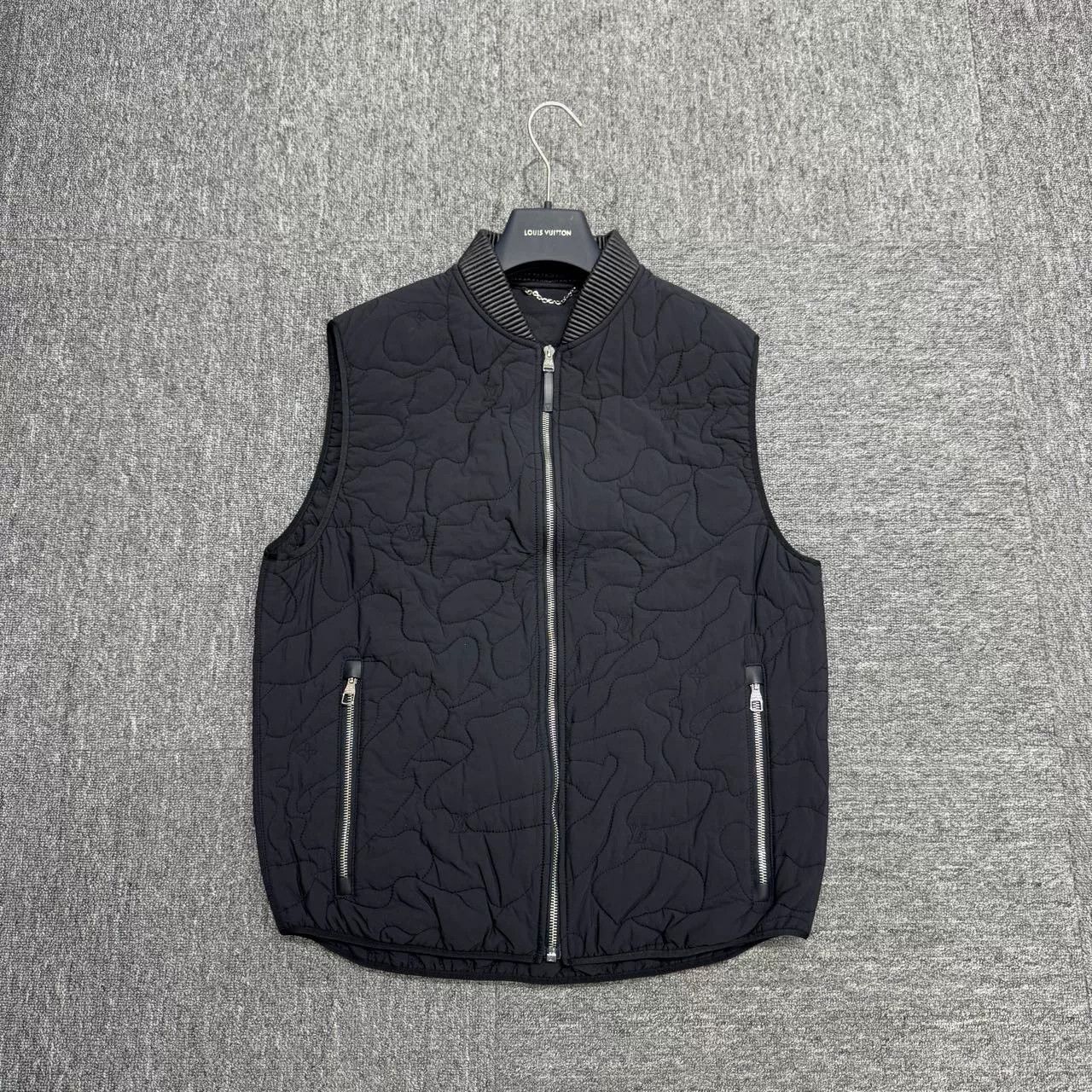 Louis Vuitton louis vuitton patterned down vest size 50 Size US L / EU 52-54 / 3 - 1 Thumbnail